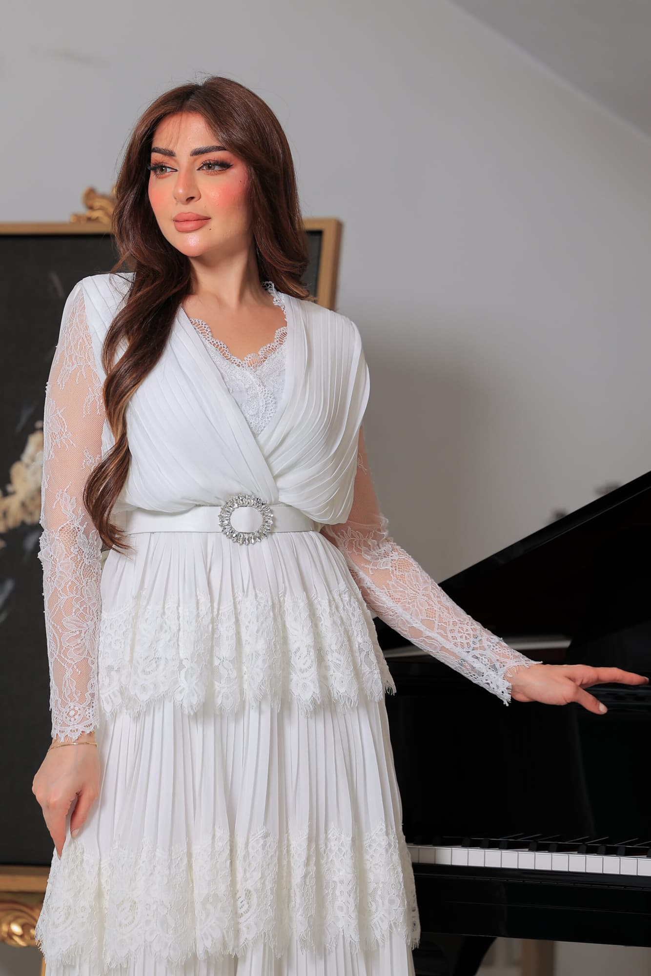 فستان فاخر بتصميم أنثوي ناعم يجمع بين الرقي والنعومة