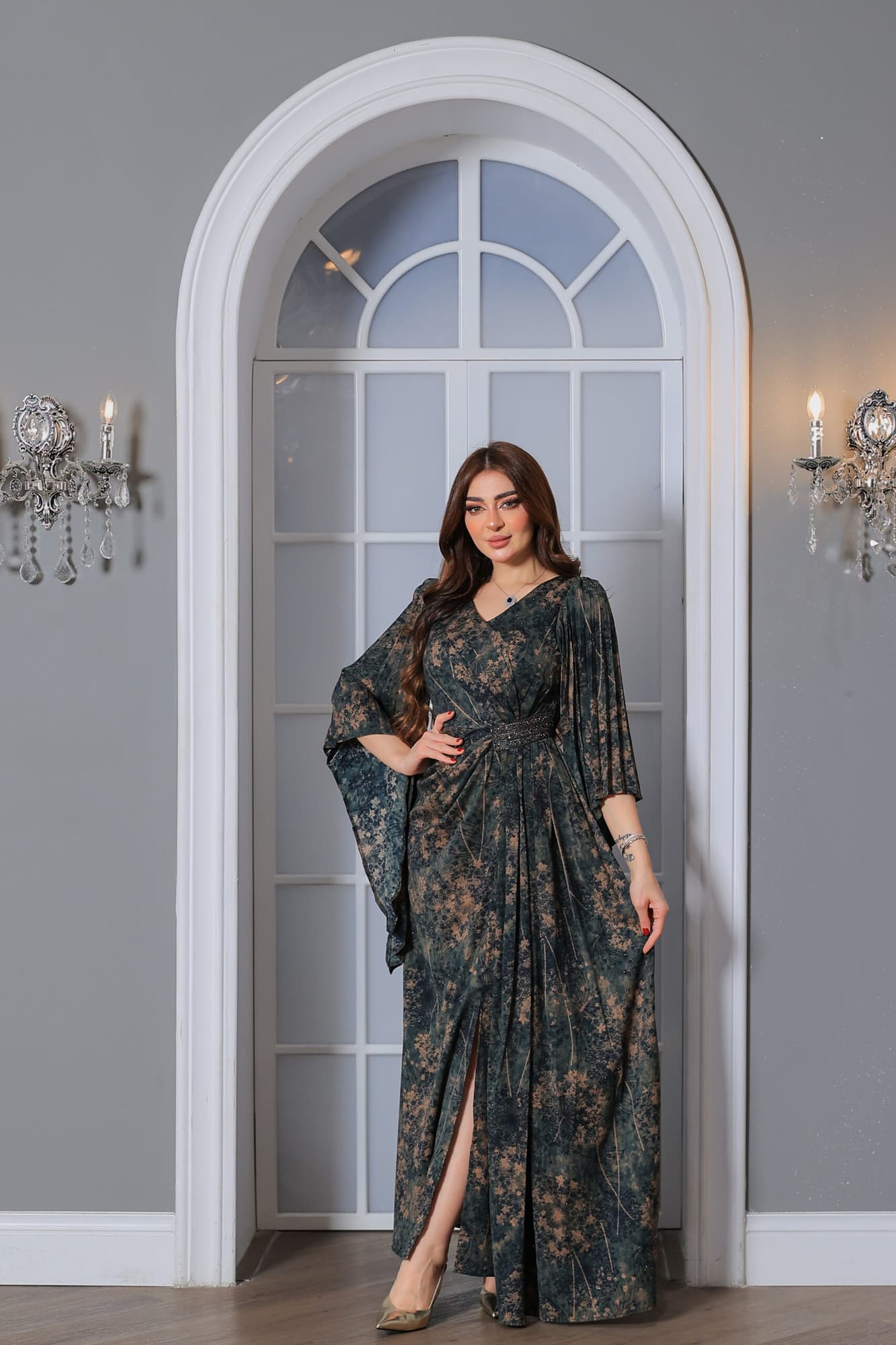 فستان طويل أنيق مستوحى من سحر الطبيعة