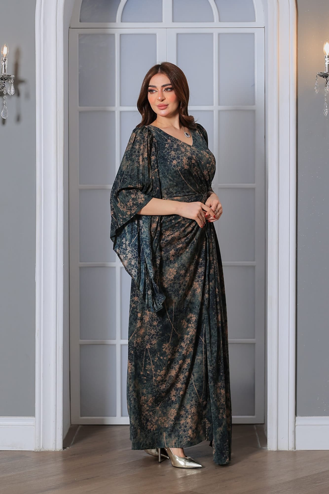 فستان طويل أنيق مستوحى من سحر الطبيعة