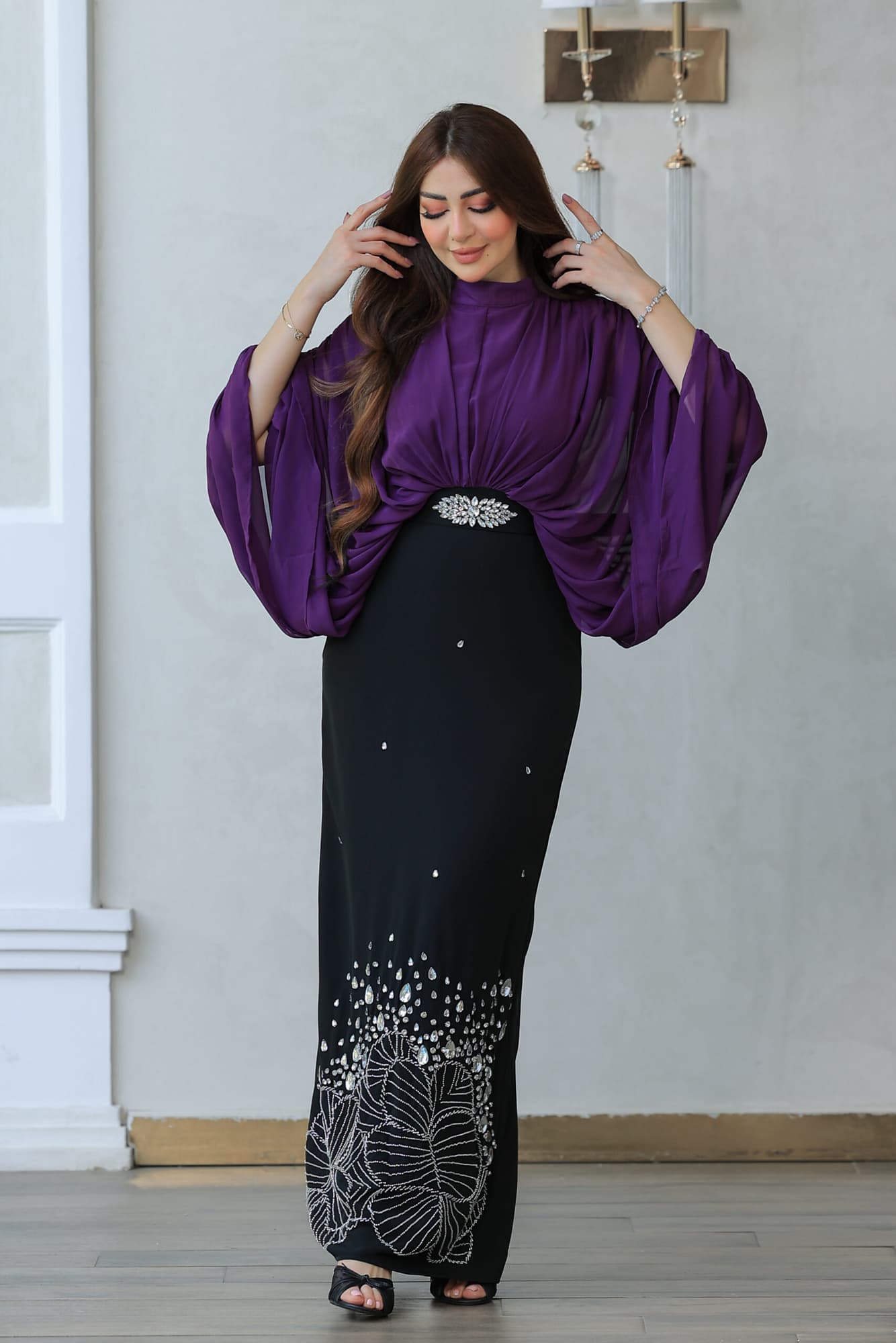 فستان سهرة أنيق يجمع بين الفخامة والرقي