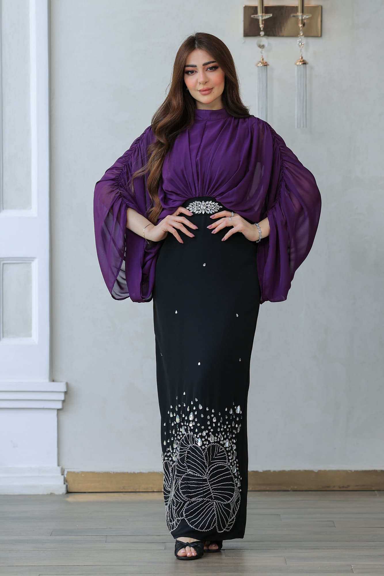 فستان سهرة أنيق يجمع بين الفخامة والرقي