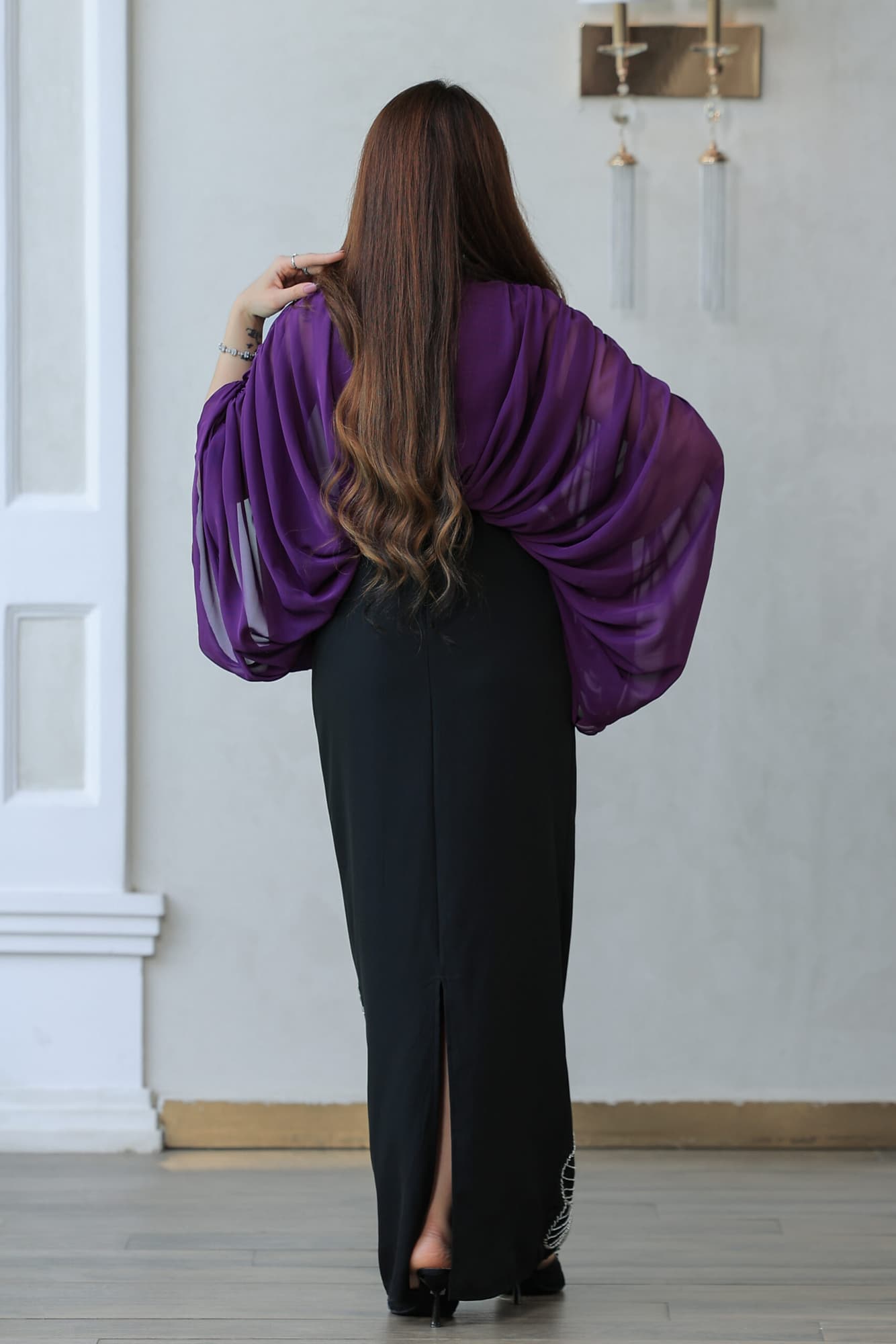 فستان سهرة أنيق يجمع بين الفخامة والرقي