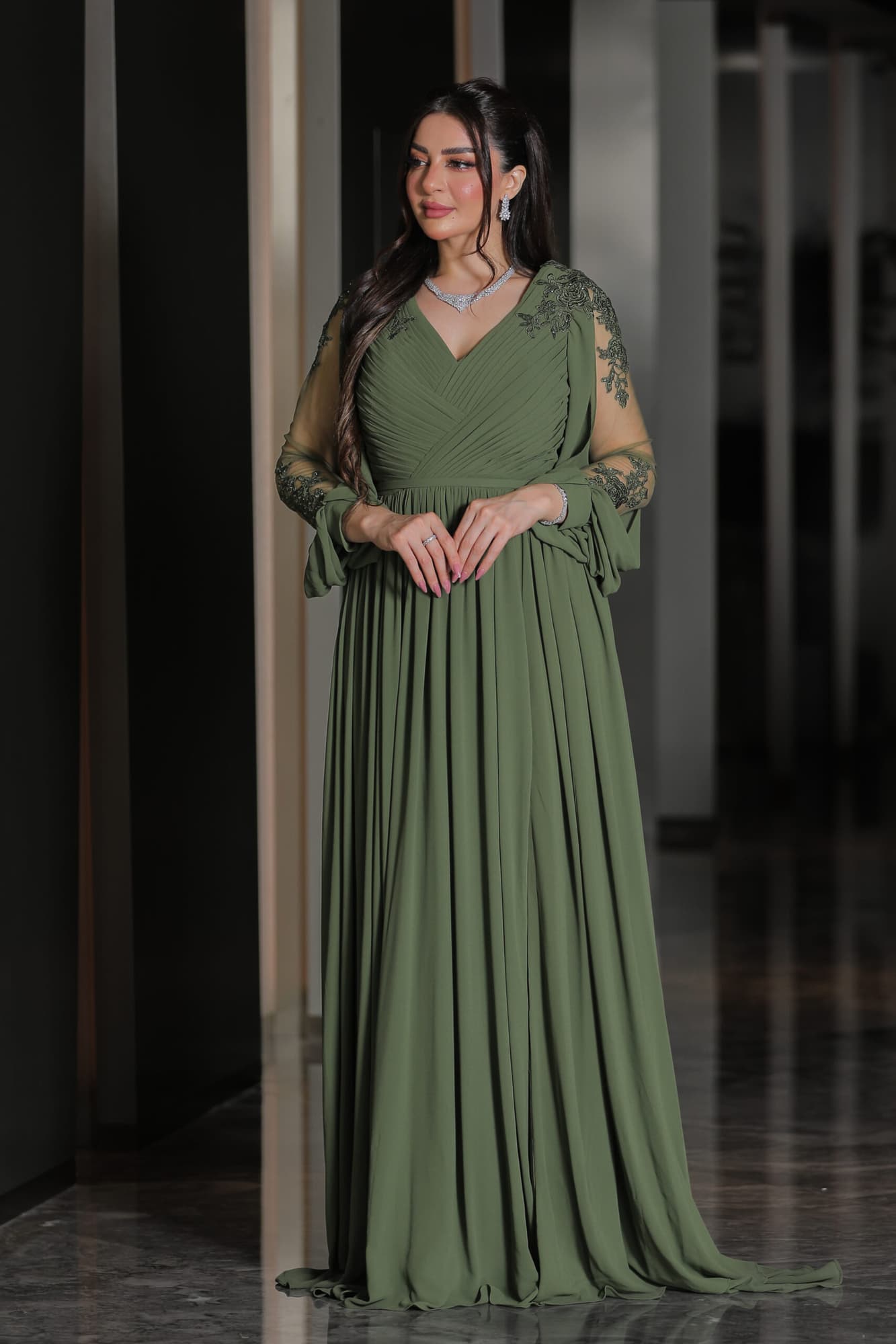 فستان شيفون بقصة اكمام شفافه ومنقشة