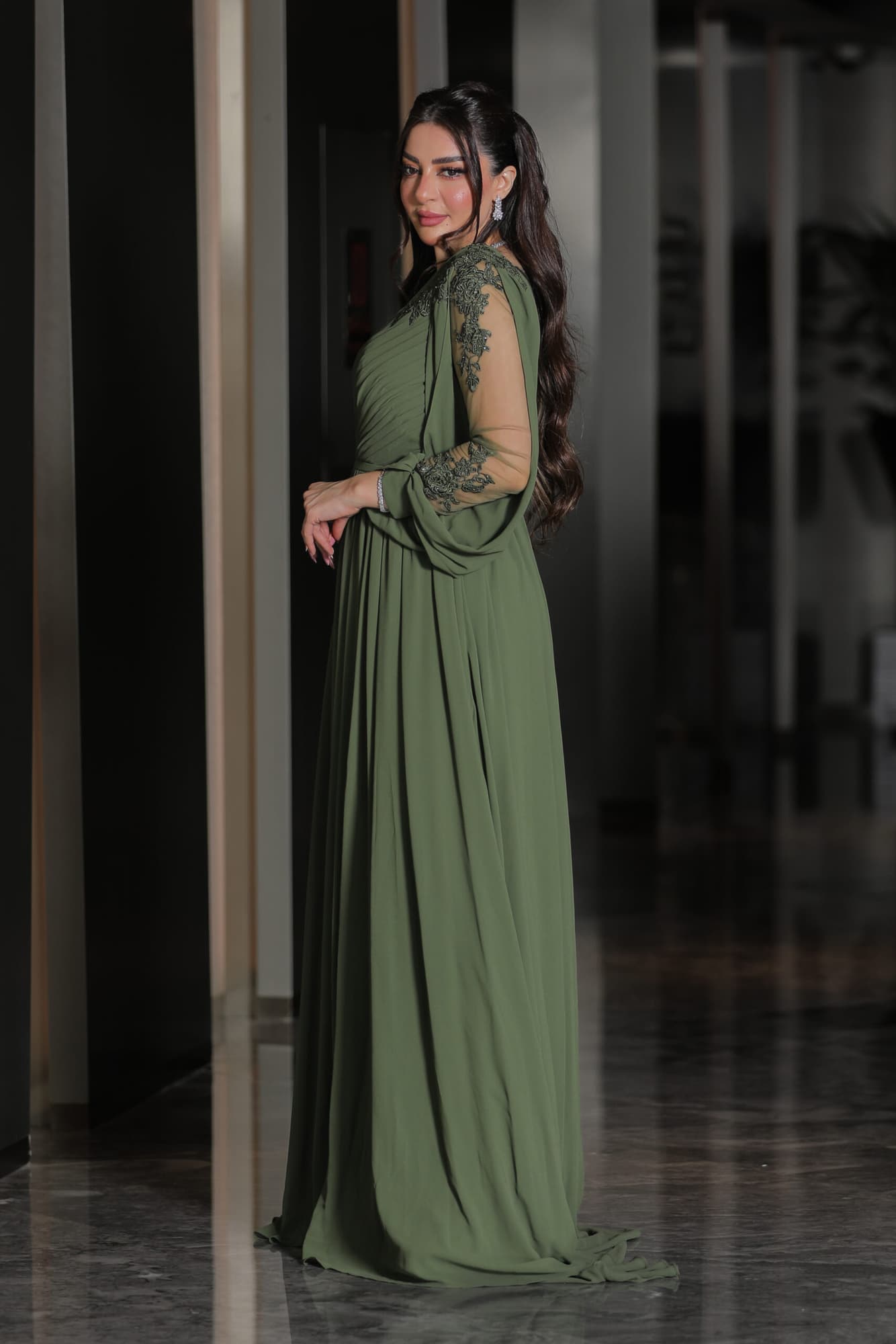 فستان شيفون بقصة اكمام شفافه ومنقشة