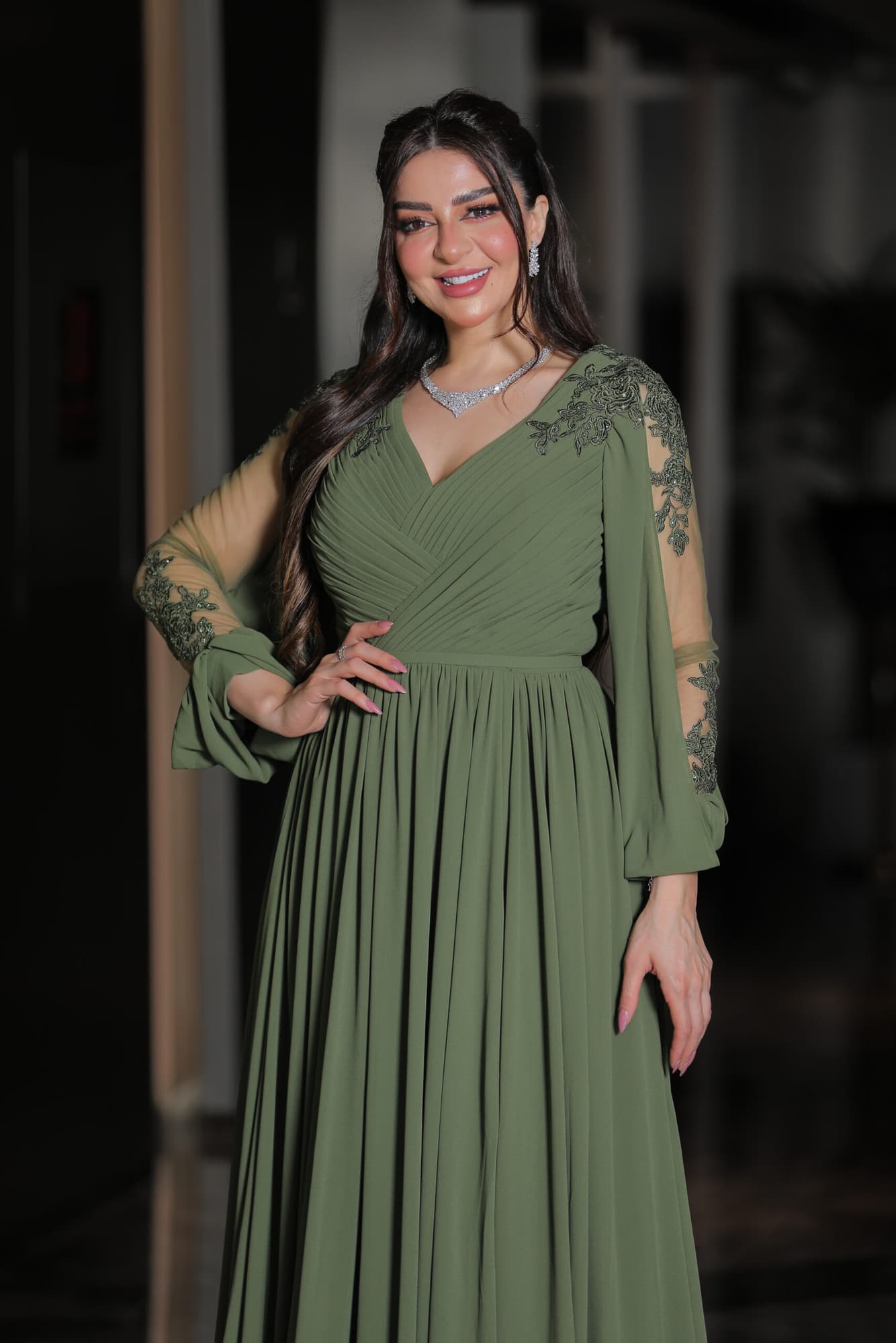 فستان شيفون بقصة اكمام شفافه ومنقشة