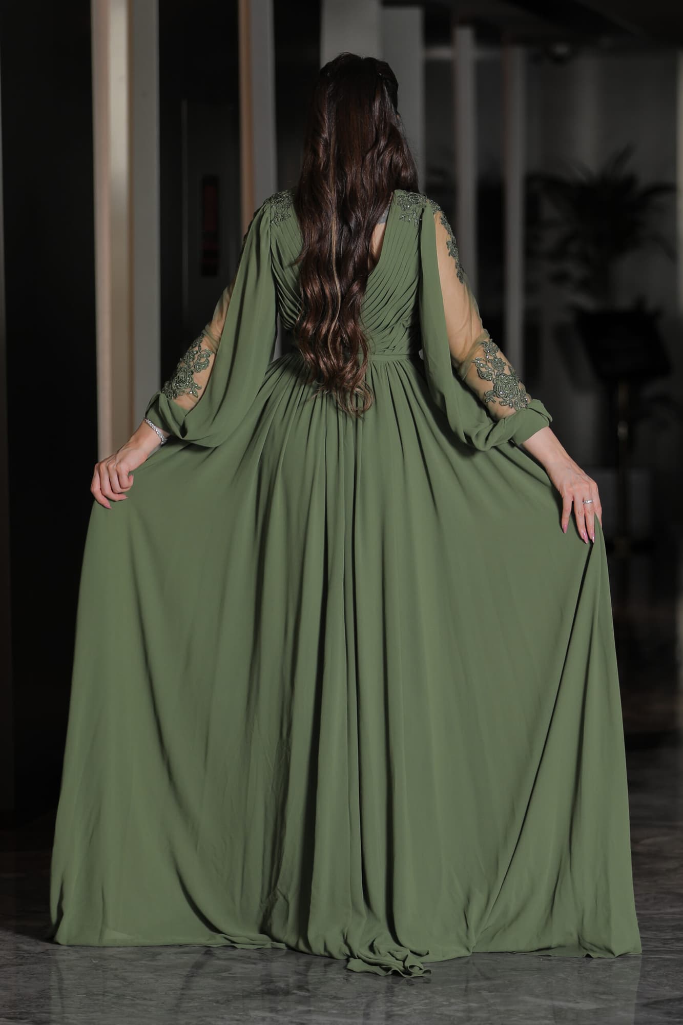 فستان شيفون بقصة اكمام شفافه ومنقشة