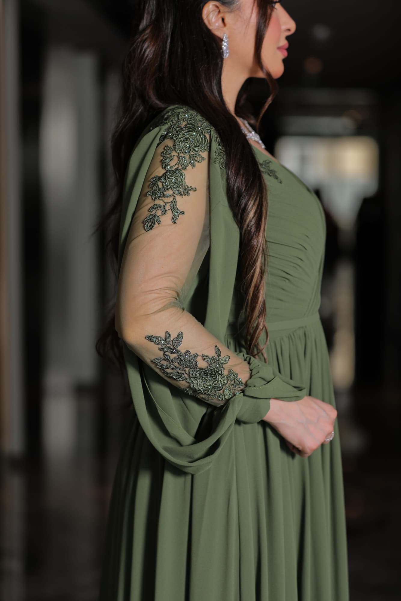 فستان شيفون بقصة اكمام شفافه ومنقشة