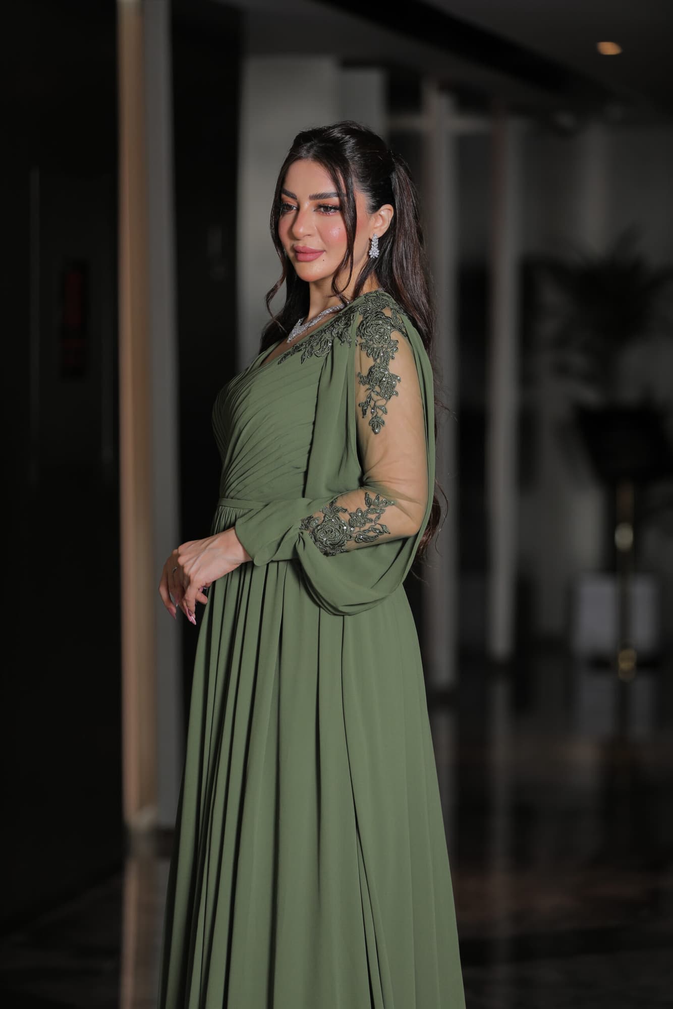 فستان شيفون بقصة اكمام شفافه ومنقشة