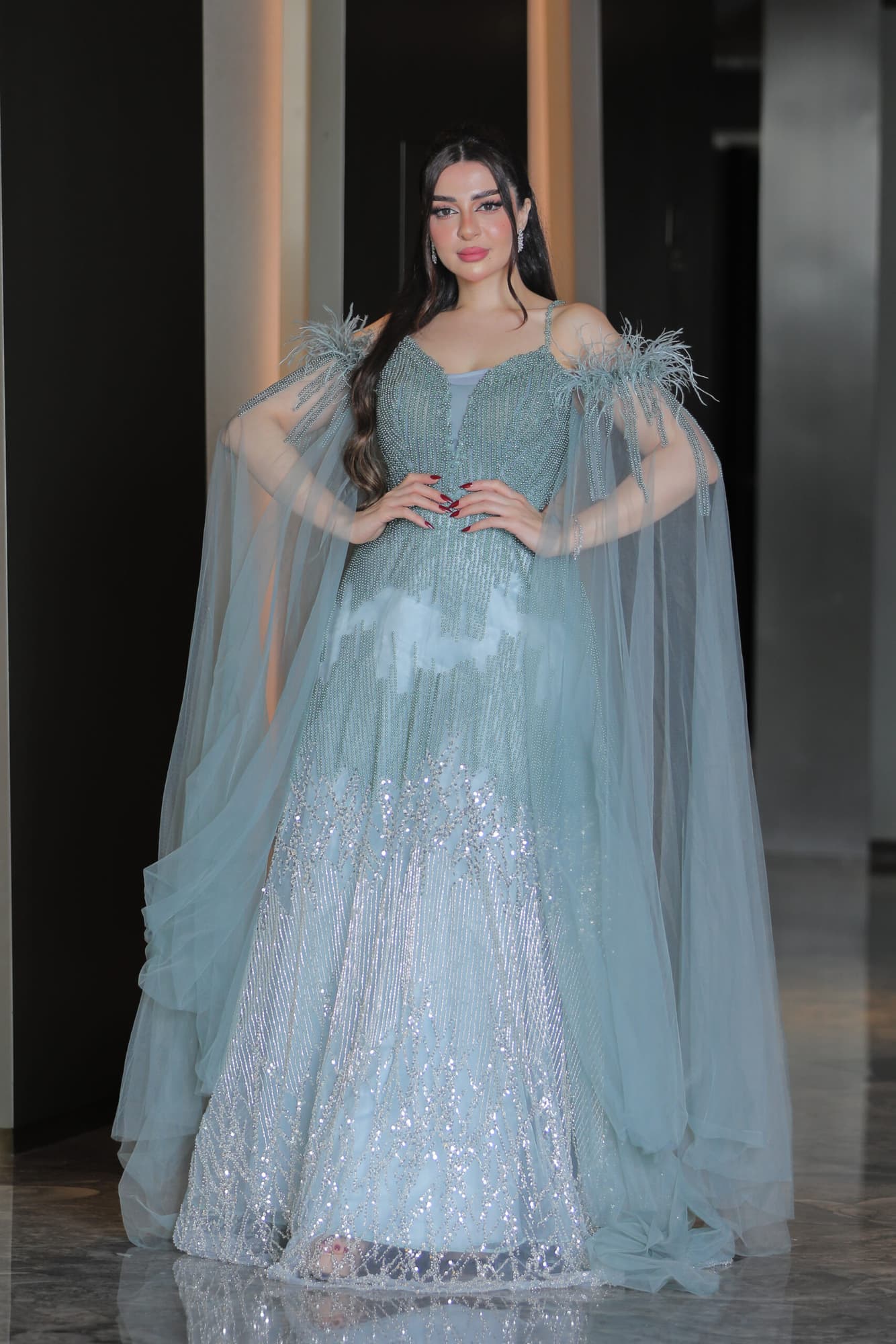 فستان سهرة باكمام كيب شفاف مطرز خرز