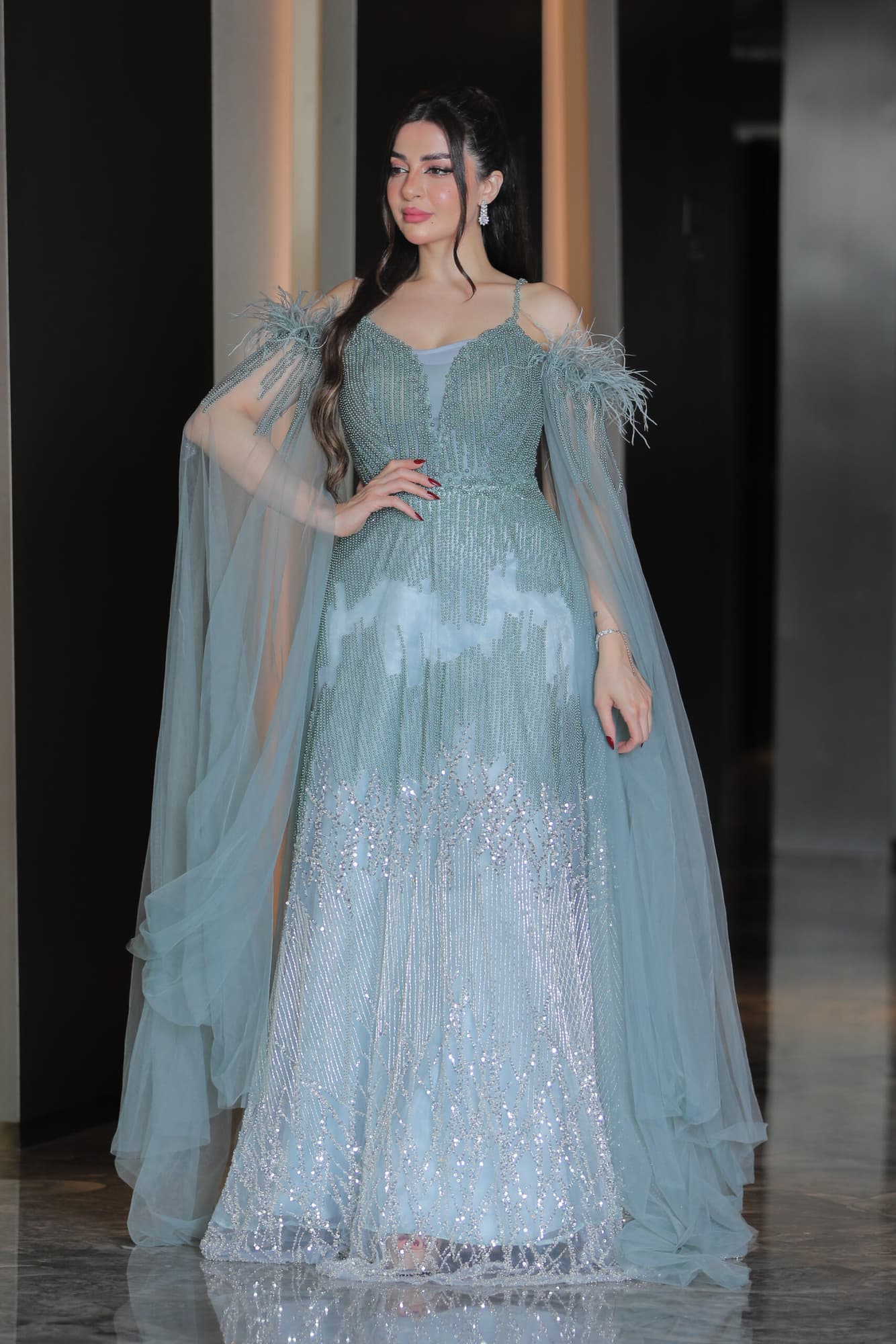 فستان سهرة باكمام كيب شفاف مطرز خرز