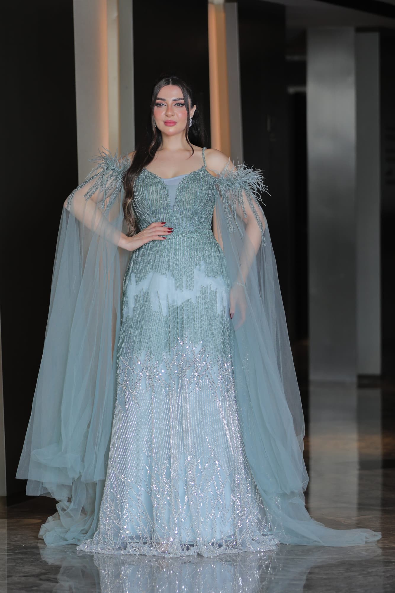 فستان سهرة باكمام كيب شفاف مطرز خرز