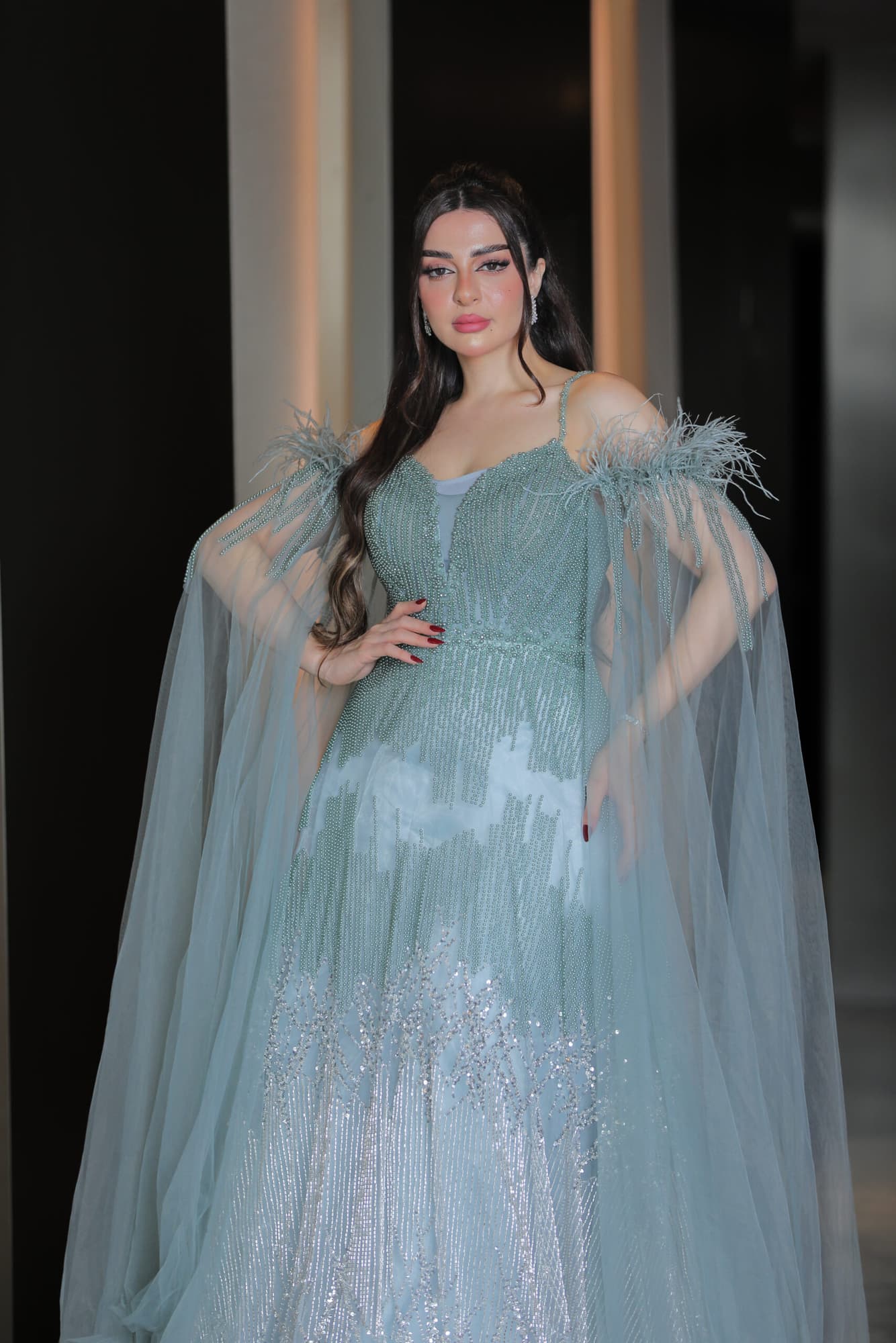 فستان سهرة باكمام كيب شفاف مطرز خرز