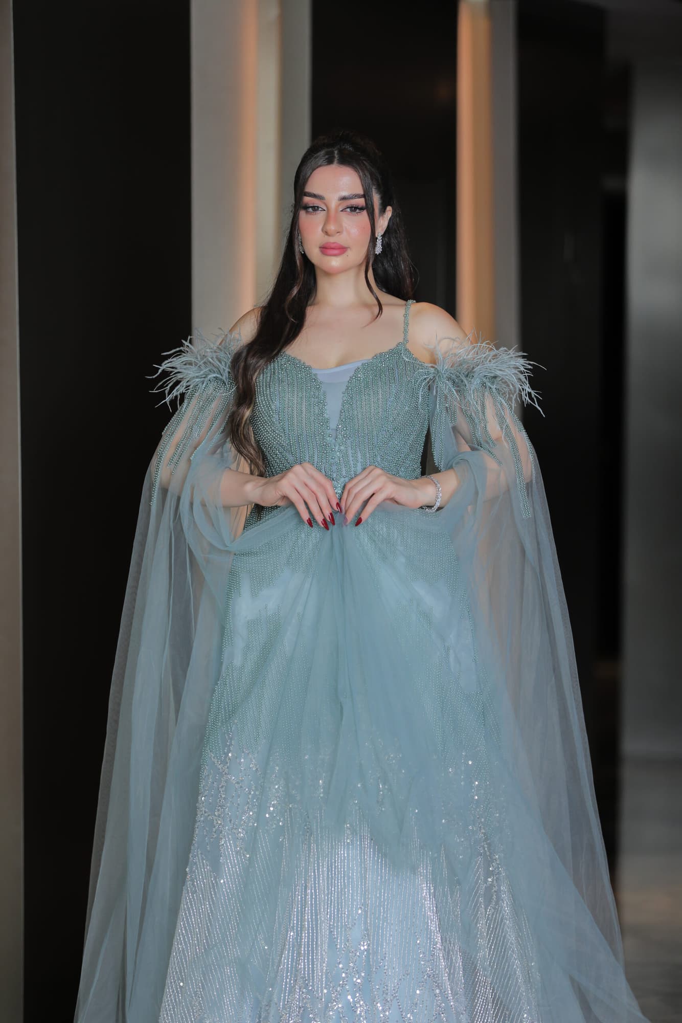 فستان سهرة باكمام كيب شفاف مطرز خرز