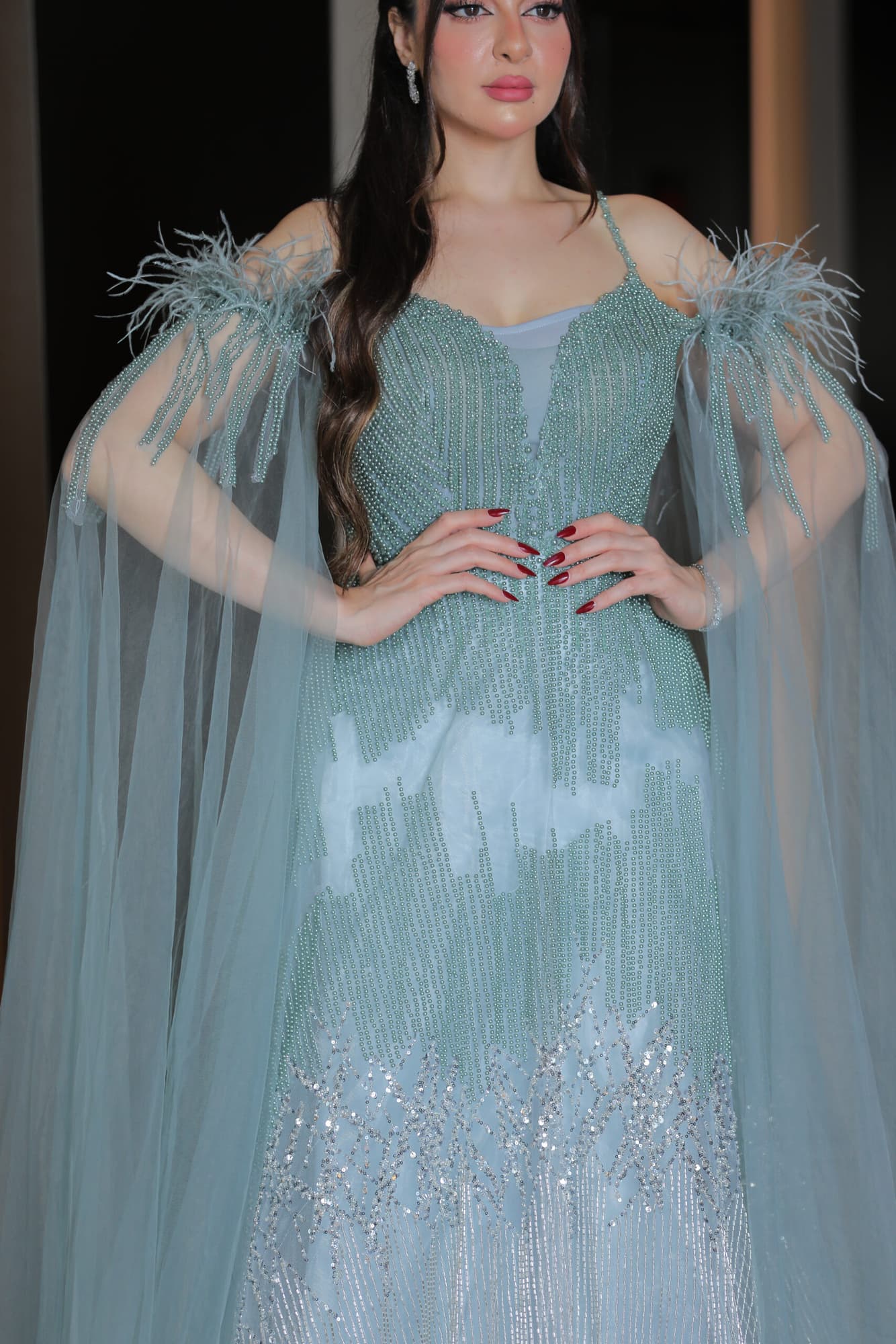 فستان سهرة باكمام كيب شفاف مطرز خرز