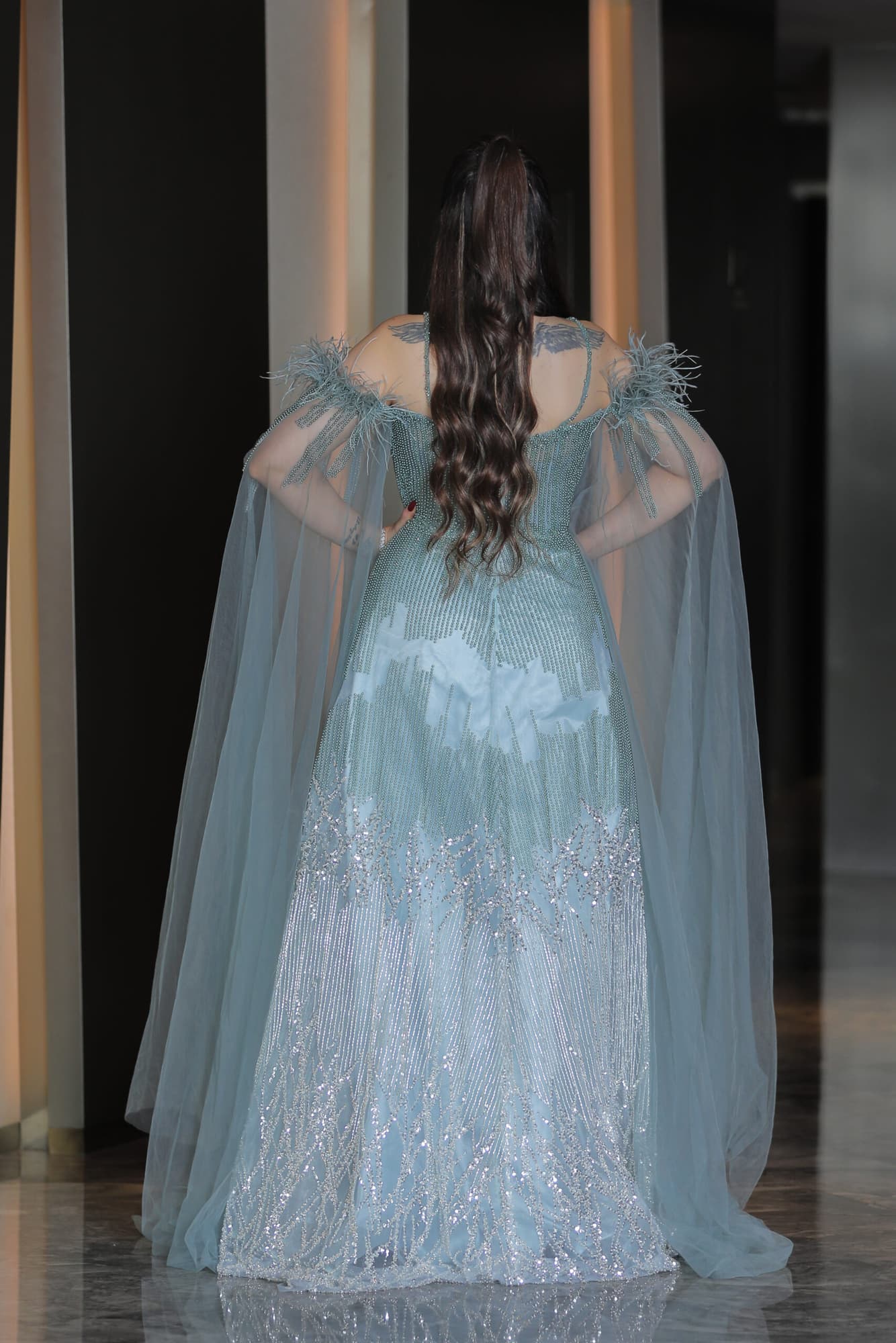 فستان سهرة باكمام كيب شفاف مطرز خرز