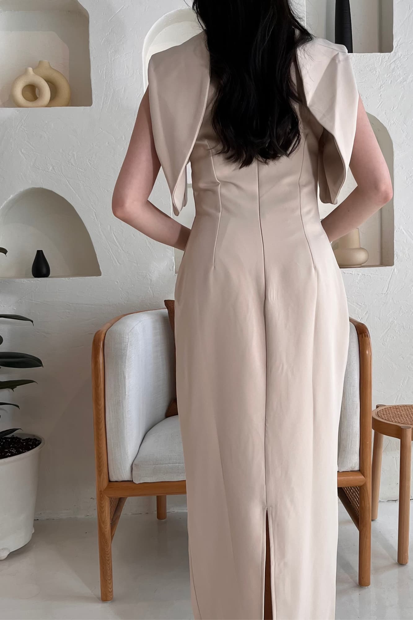 فستان سهره بتطريز خرز واكمام قصيره ملتويه