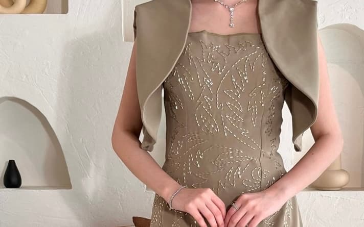 فستان سهره بتطريز خرز واكمام قصيره ملتويه زيتي