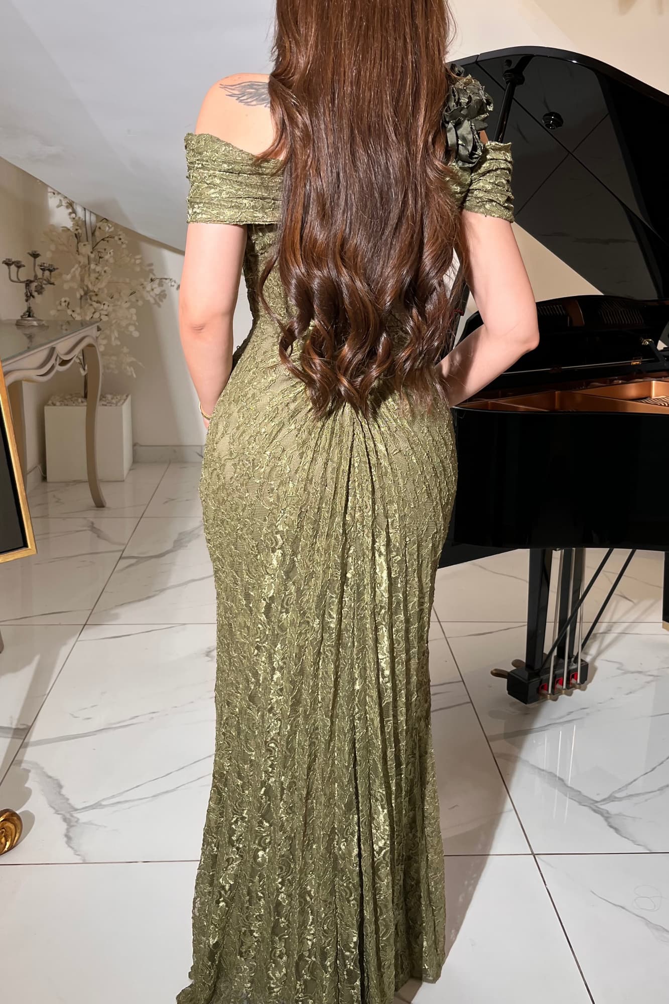 فستان سهره تل كسرات مزين بالورود