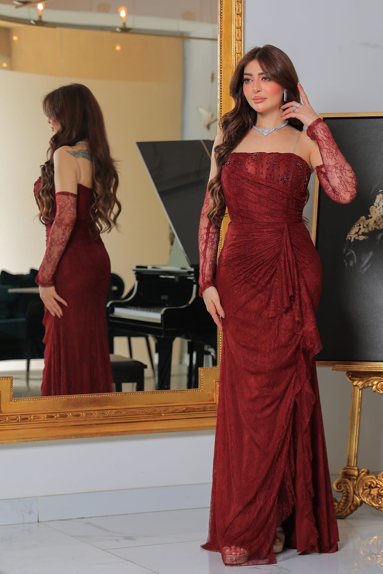 فستان سهرة دانتيل باكمام خارجيه ويتميز بقصته الانسيابية