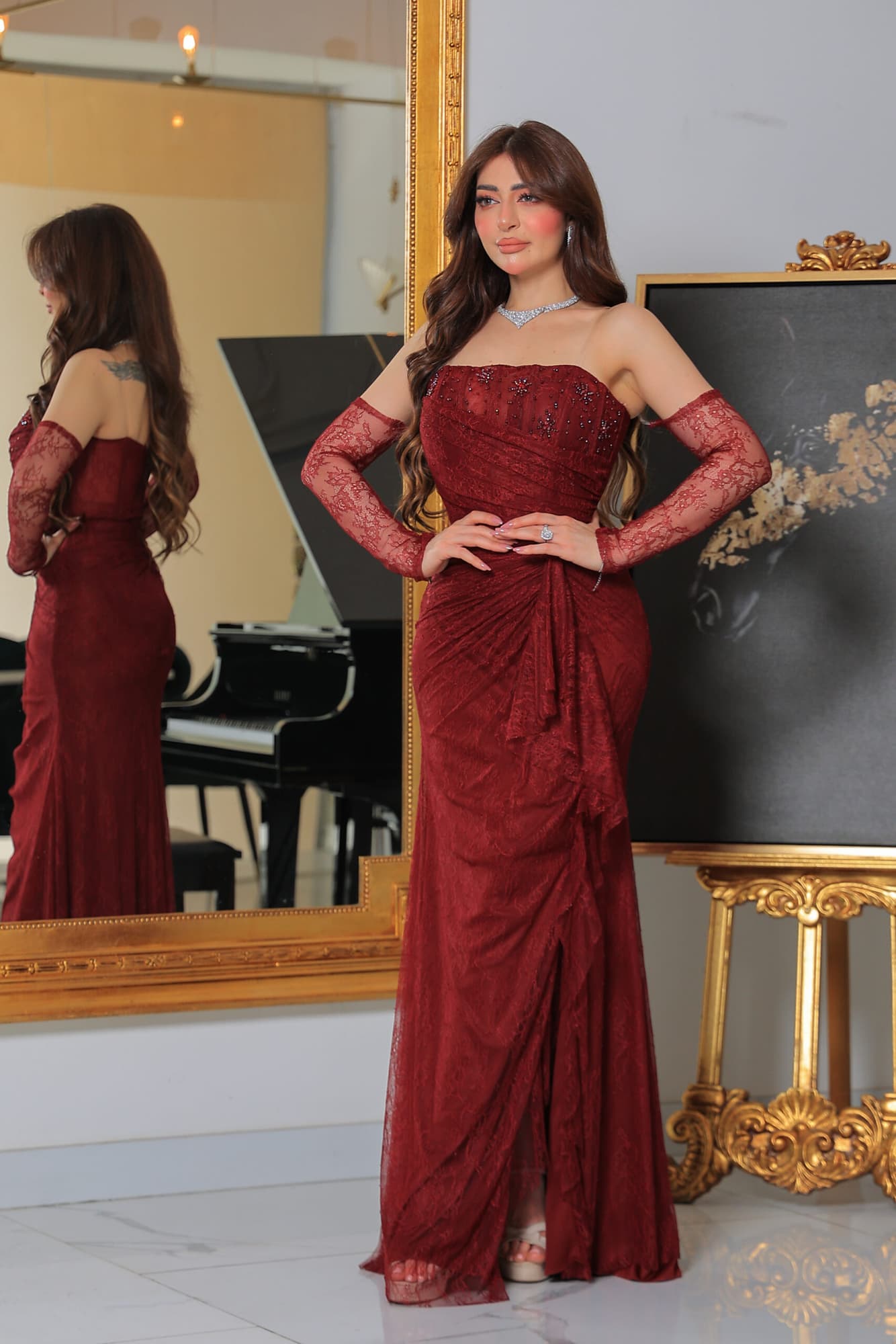 فستان سهرة دانتيل باكمام خارجيه ويتميز بقصته الانسيابية