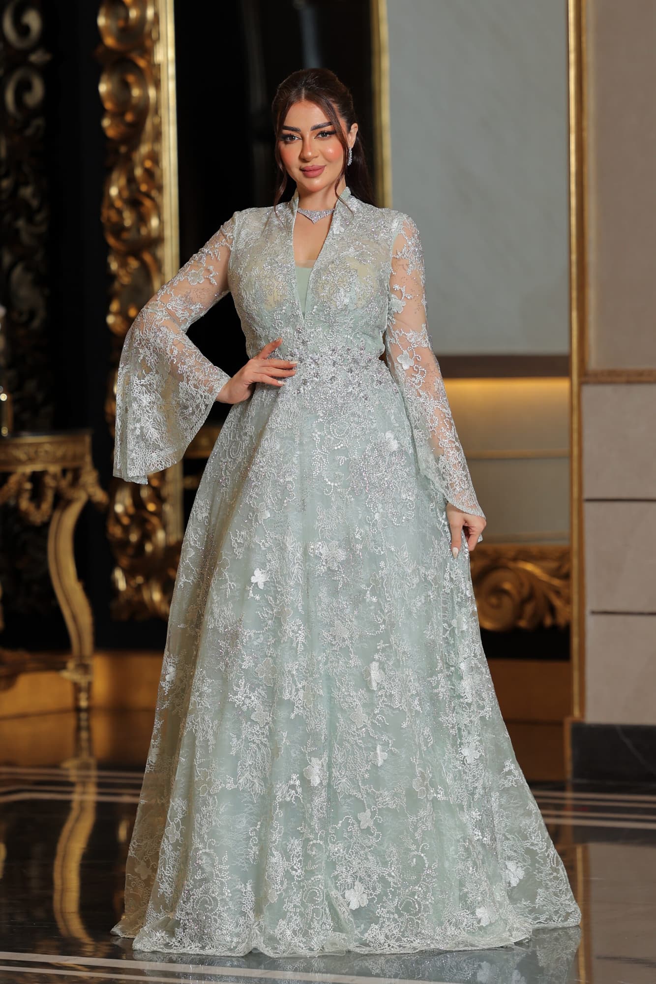 فستان سهره ملكي دانتيل باكمام كلوش