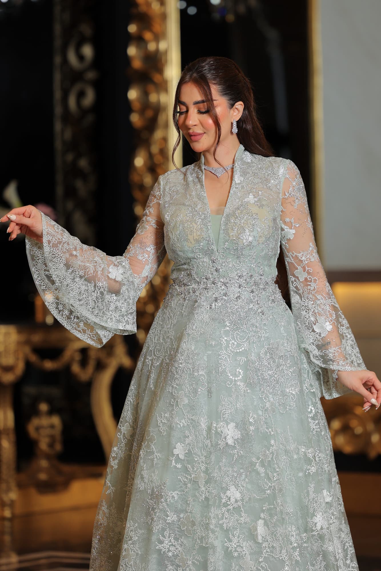 فستان سهره ملكي دانتيل باكمام كلوش