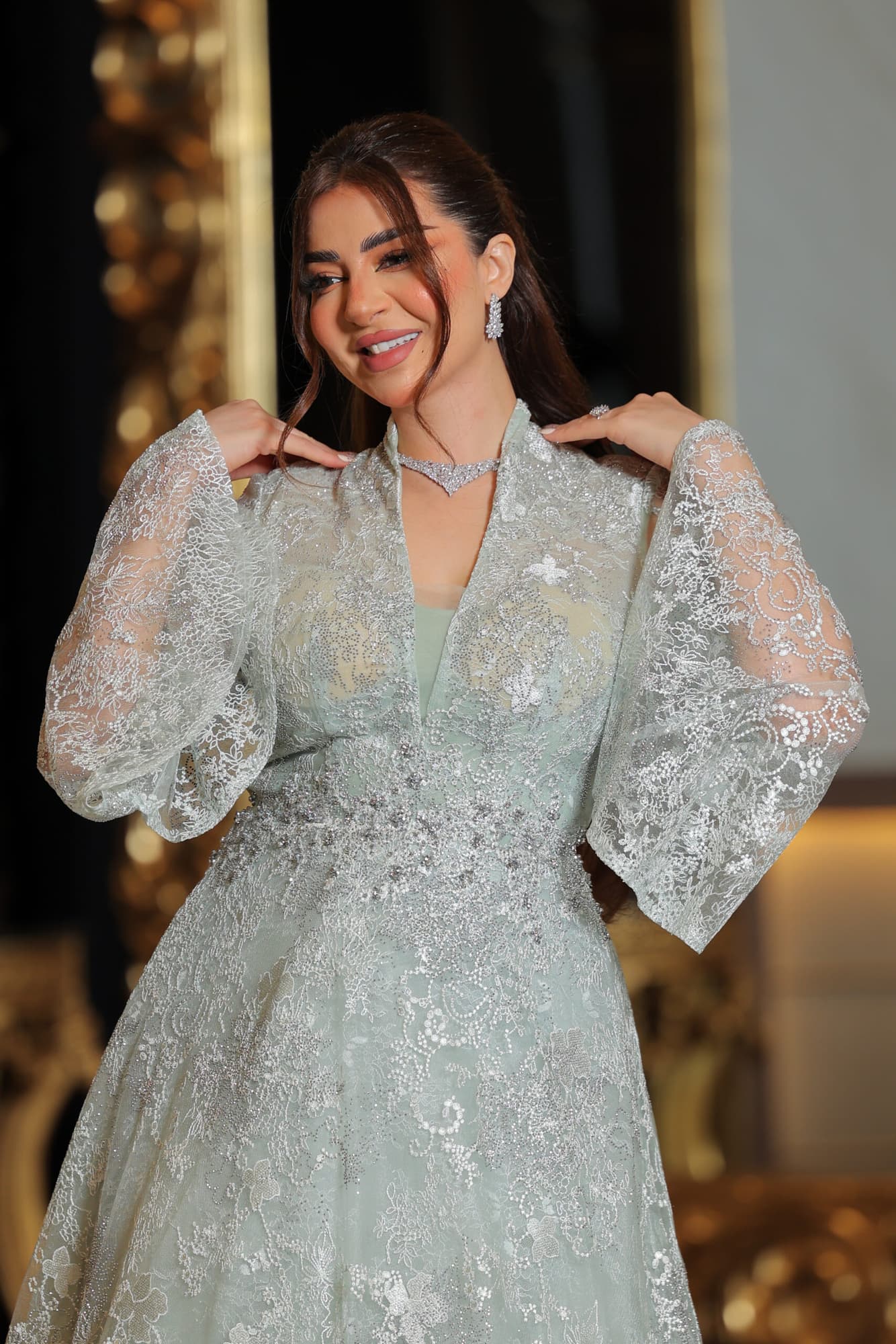 فستان سهره ملكي دانتيل باكمام كلوش