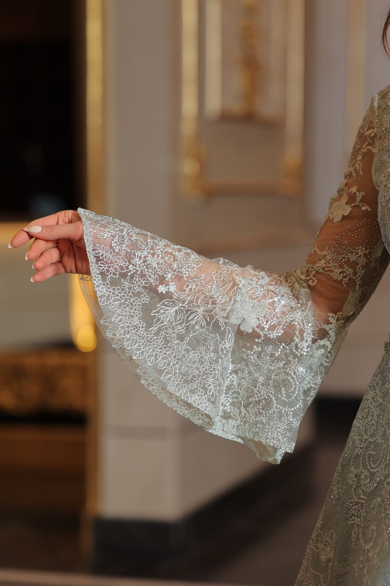 فستان سهره ملكي دانتيل باكمام كلوش