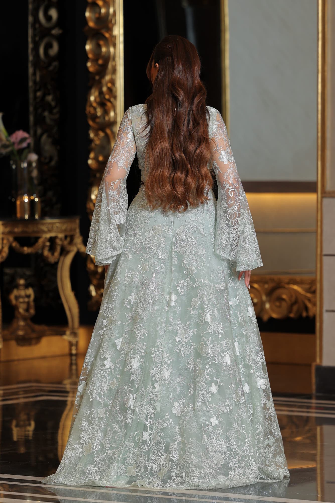 فستان سهره ملكي دانتيل باكمام كلوش