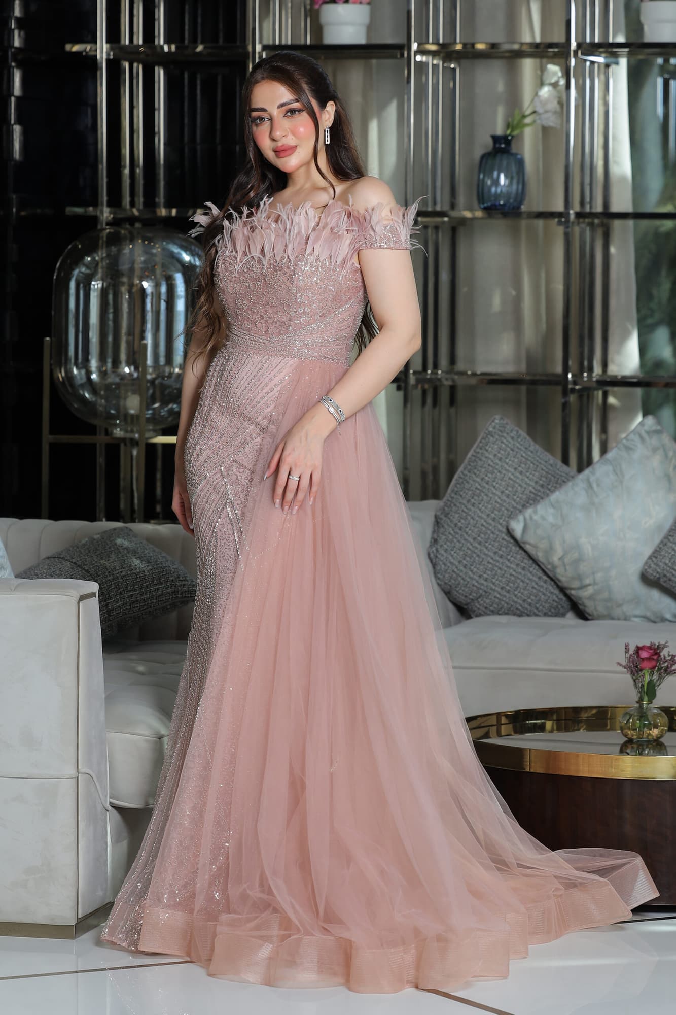 فستان سهره بقصة صدر ريش وذيل جانبي