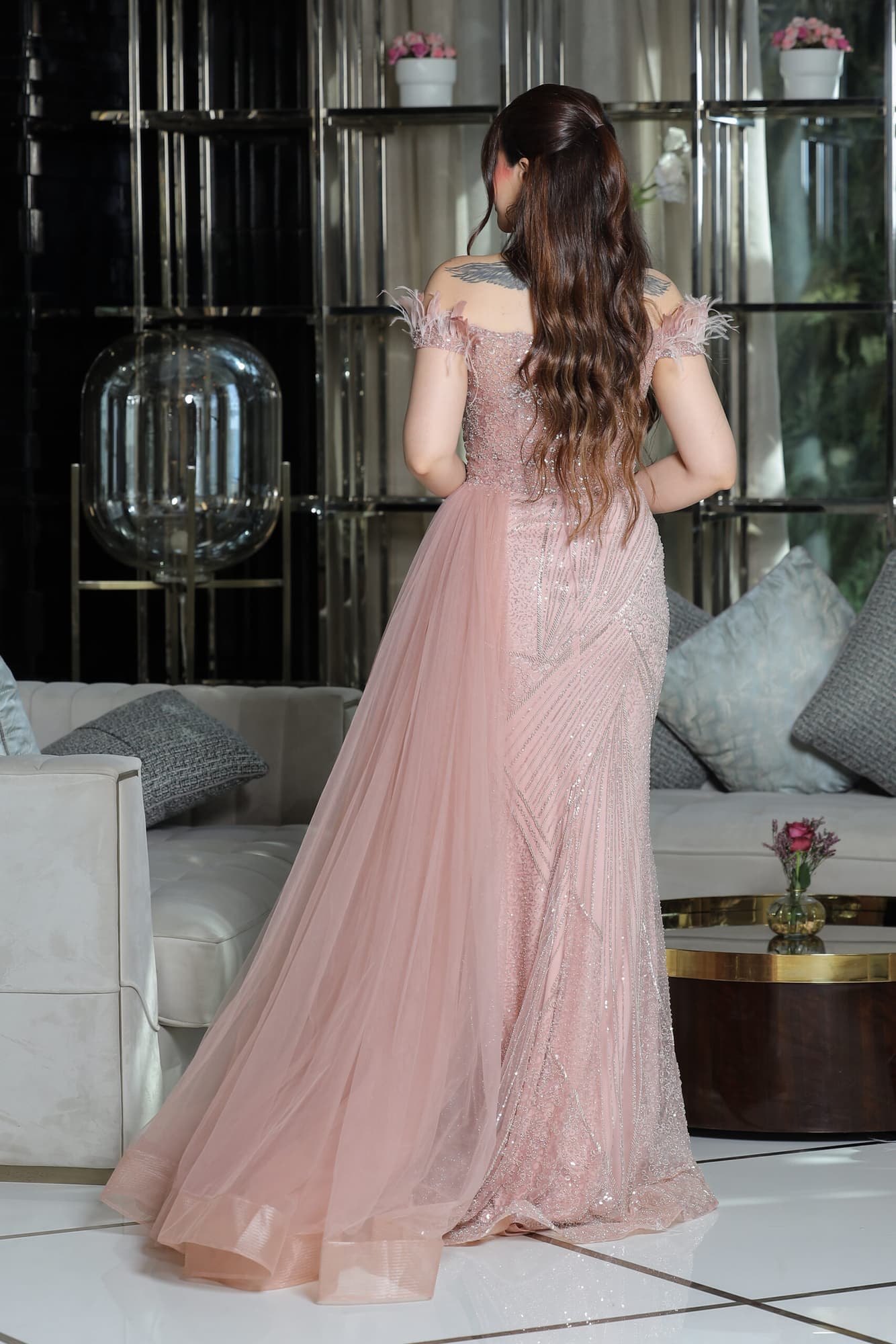 فستان سهره بقصة صدر ريش وذيل جانبي