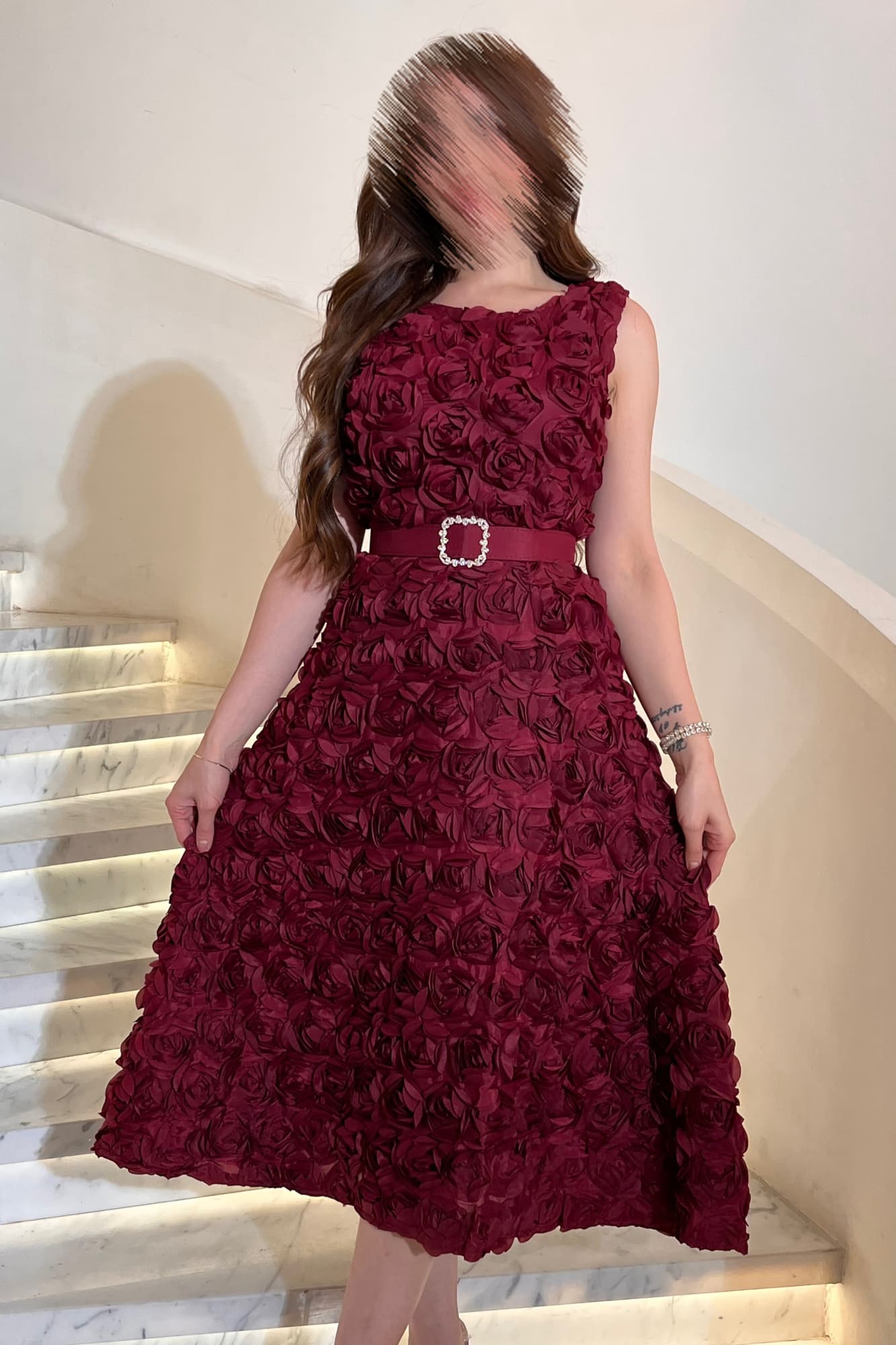 فستان ميدي مورد بقصة عنق دائريه