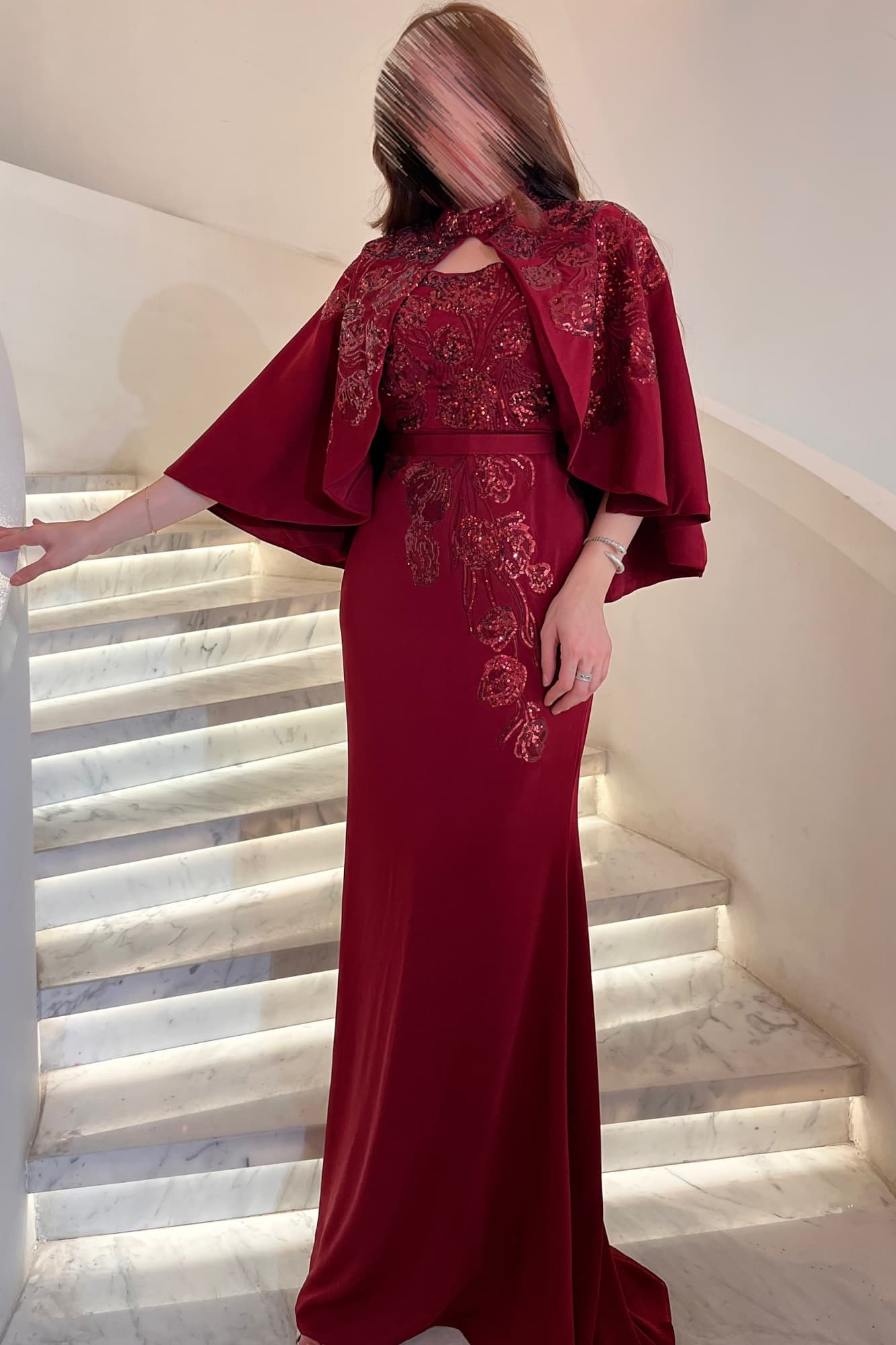 فستان سهرة كاب بتطريزات ذهبيه ناعمه