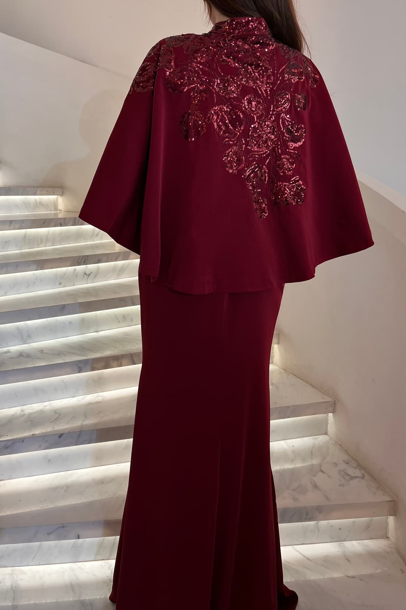 فستان سهرة كاب بتطريزات ذهبيه ناعمه