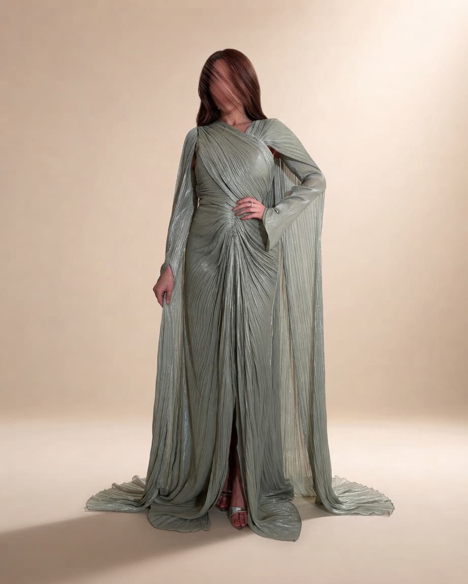 فستان سهره بتصميم درابيه ووشاح منسدل