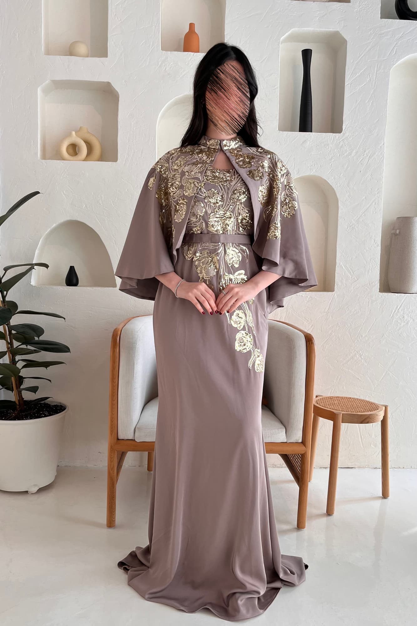 فستان سهرة كاب بتطريزات ذهبيه ناعمه