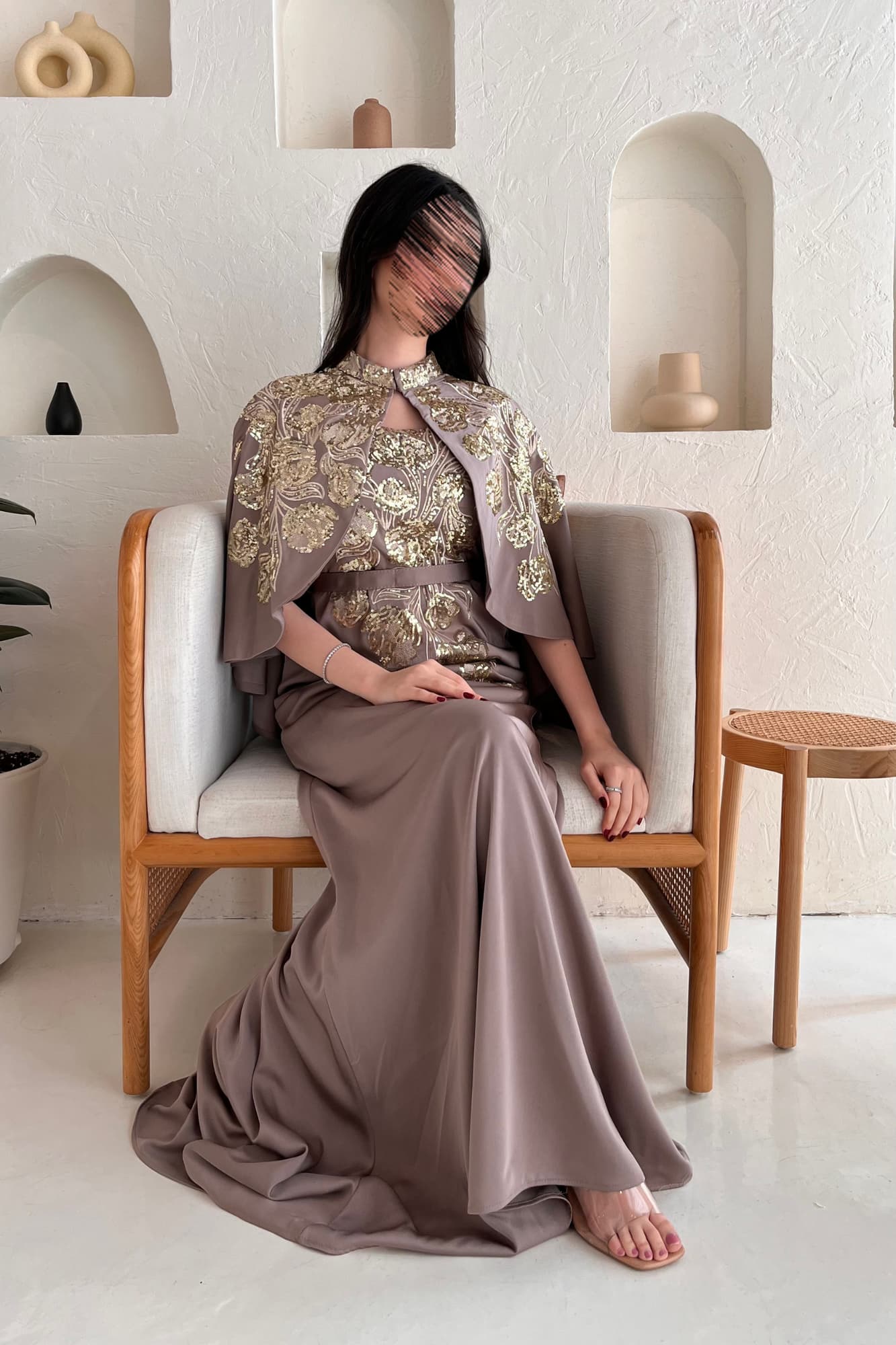 فستان سهرة كاب بتطريزات ذهبيه ناعمه