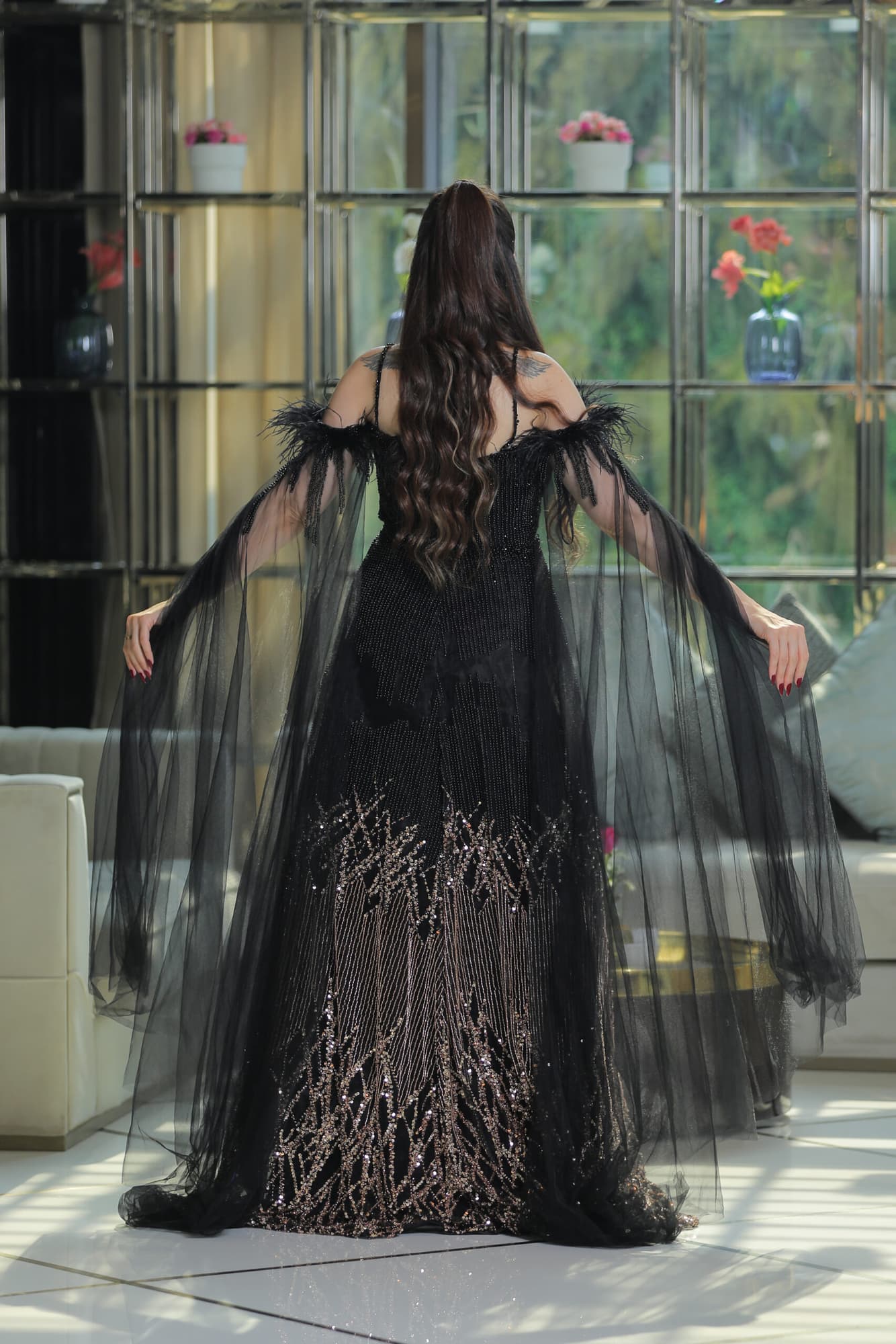 فستان سهرة باكمام كيب شفاف مطرز خرز