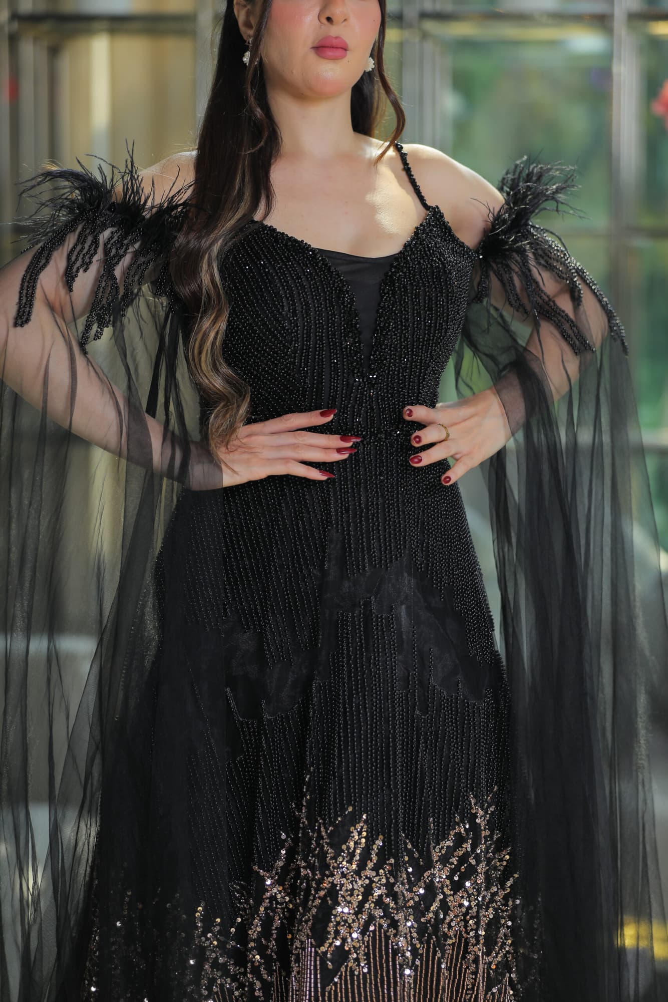 فستان سهرة باكمام كيب شفاف مطرز خرز