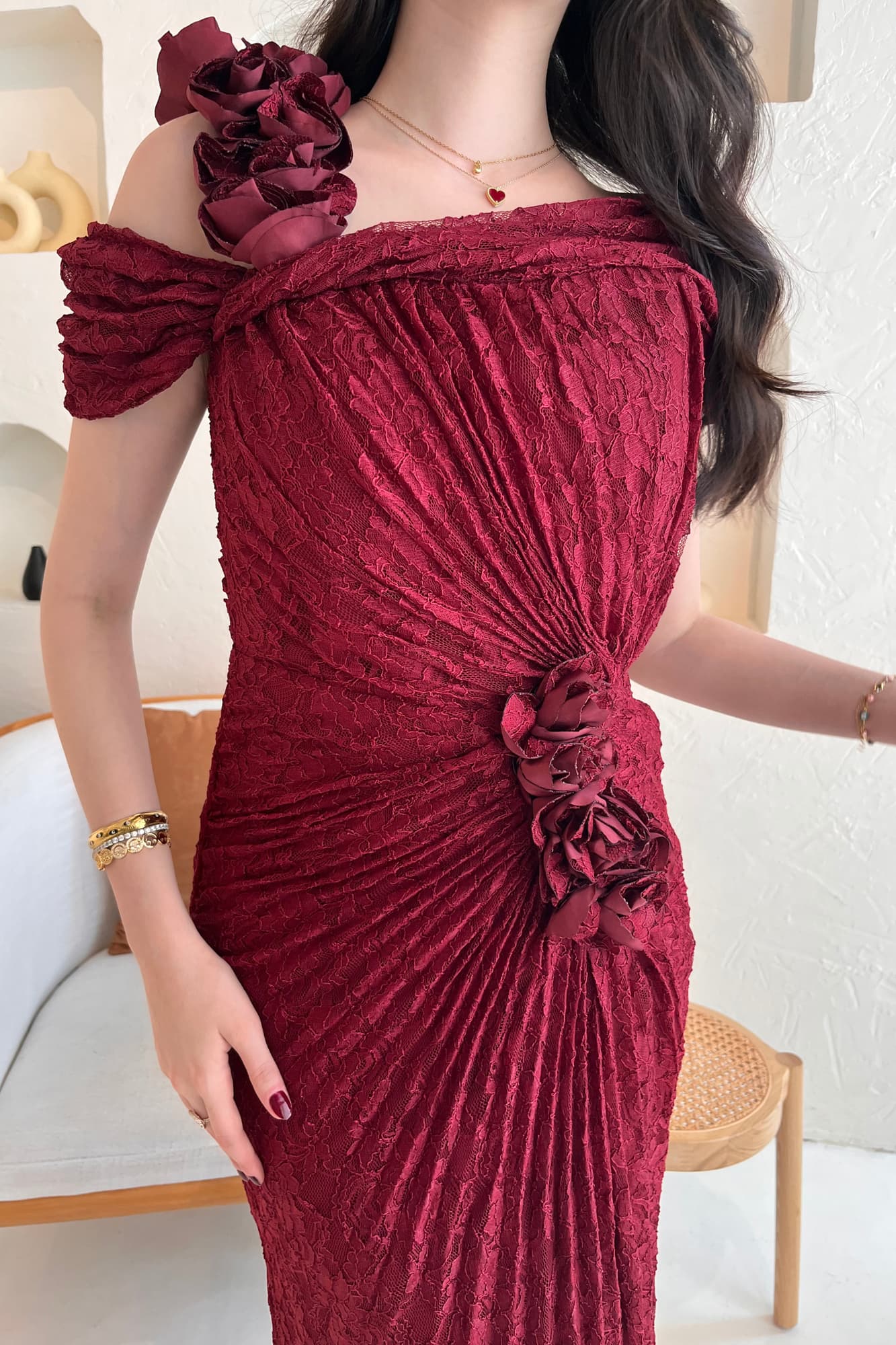 فستان سهره تل كسرات مزين بالورود عودي