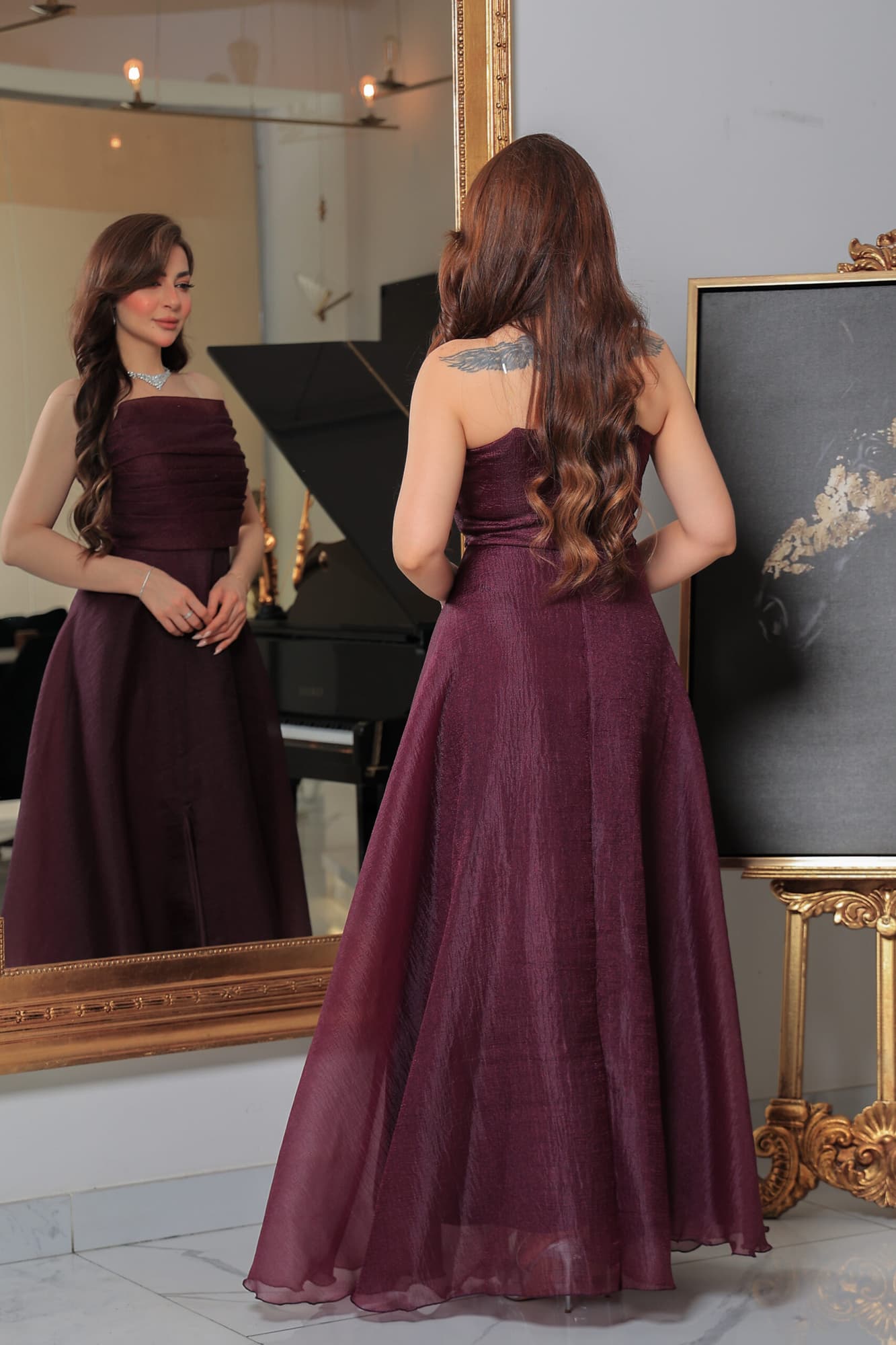 فستان سهرة ناعم بقصة اكتاف مكشوفة