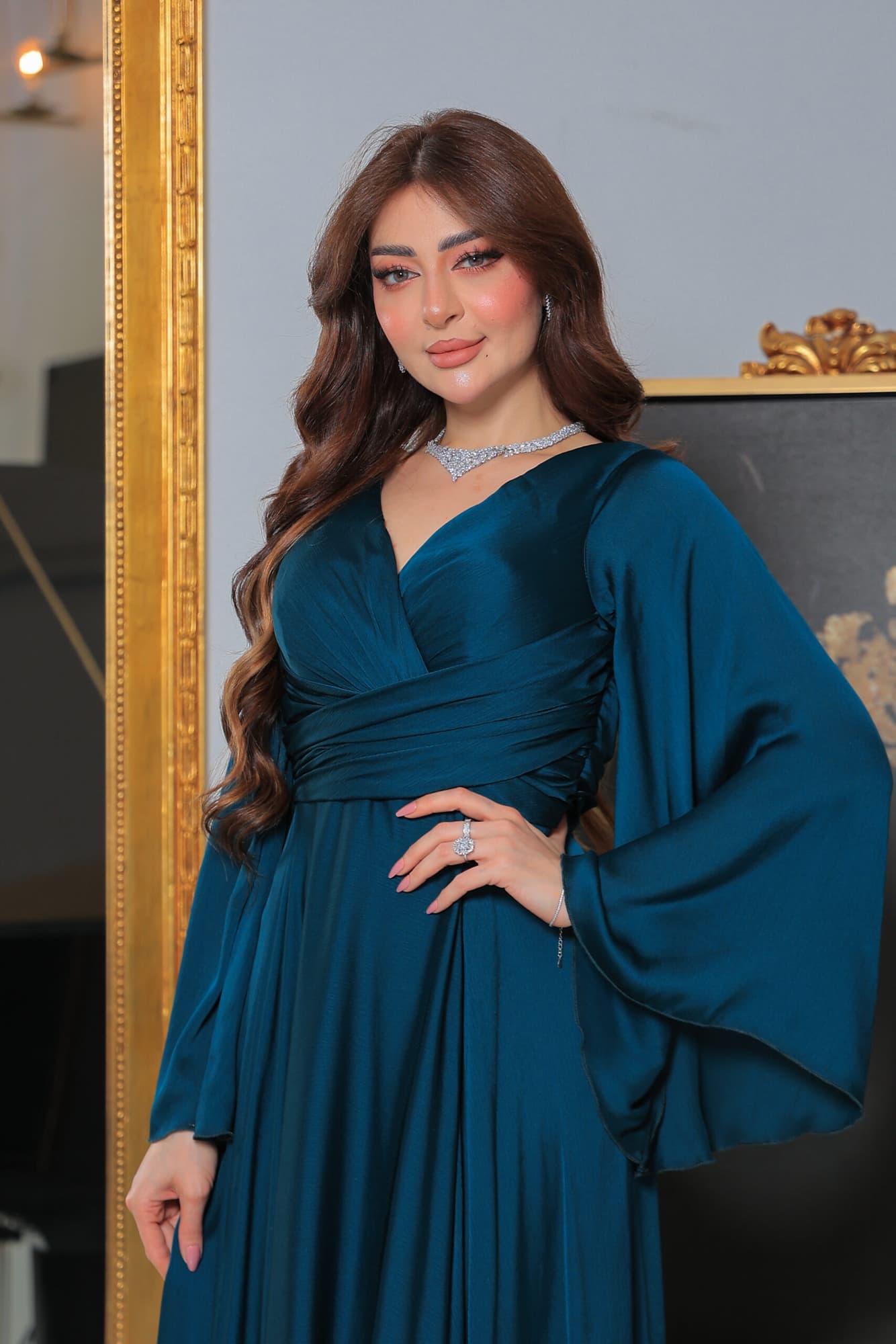 فستان ناعم كلوش بأكمام واسعه