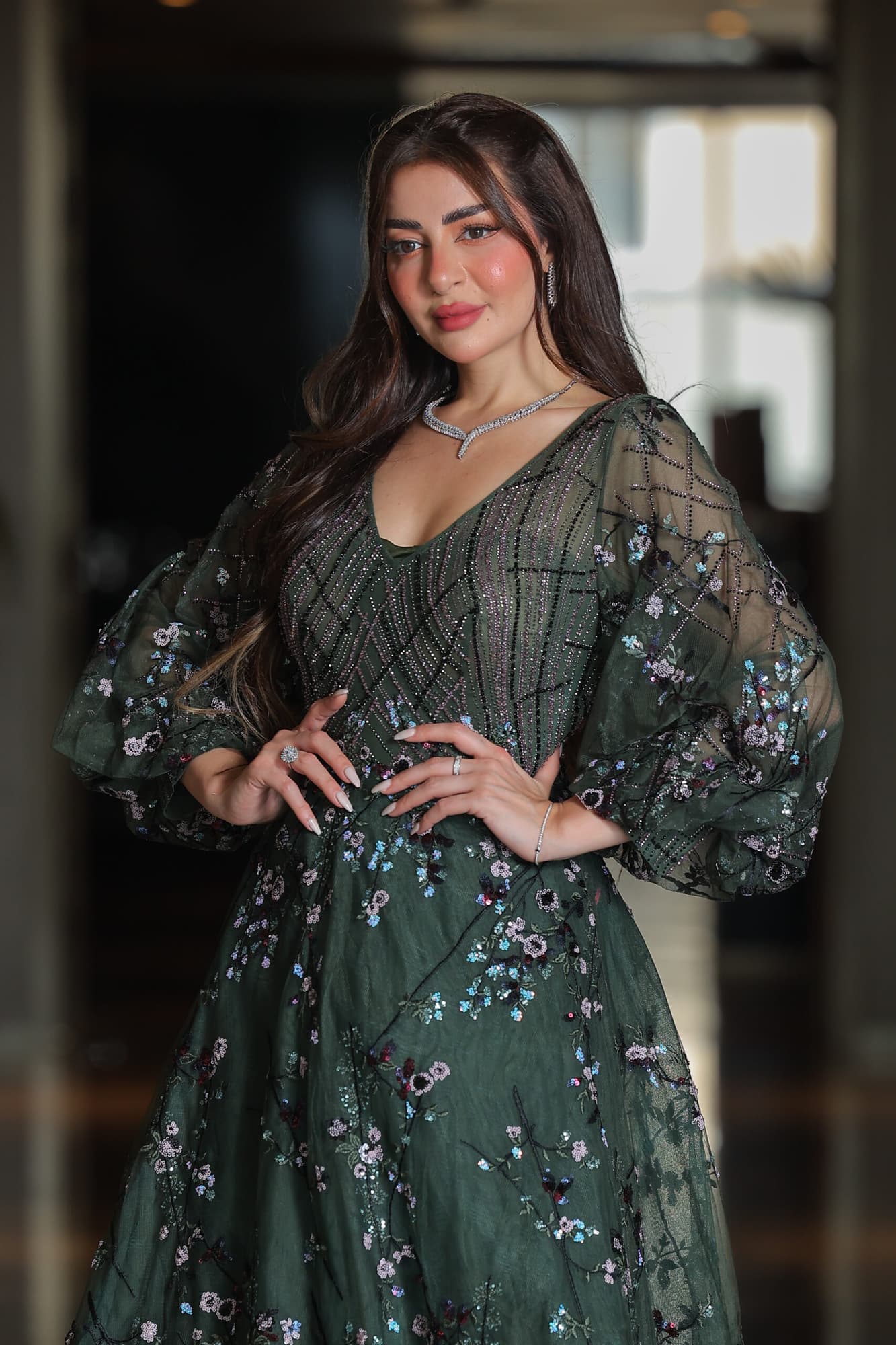 فستان سهرة فخم كلوش بتطريز ورود من الترتر