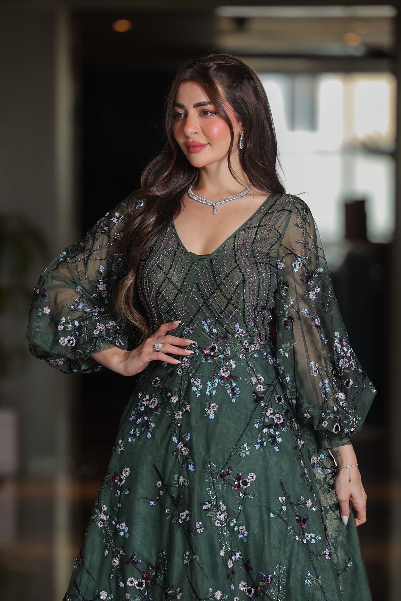 فستان سهرة فخم كلوش بتطريز ورود من الترتر