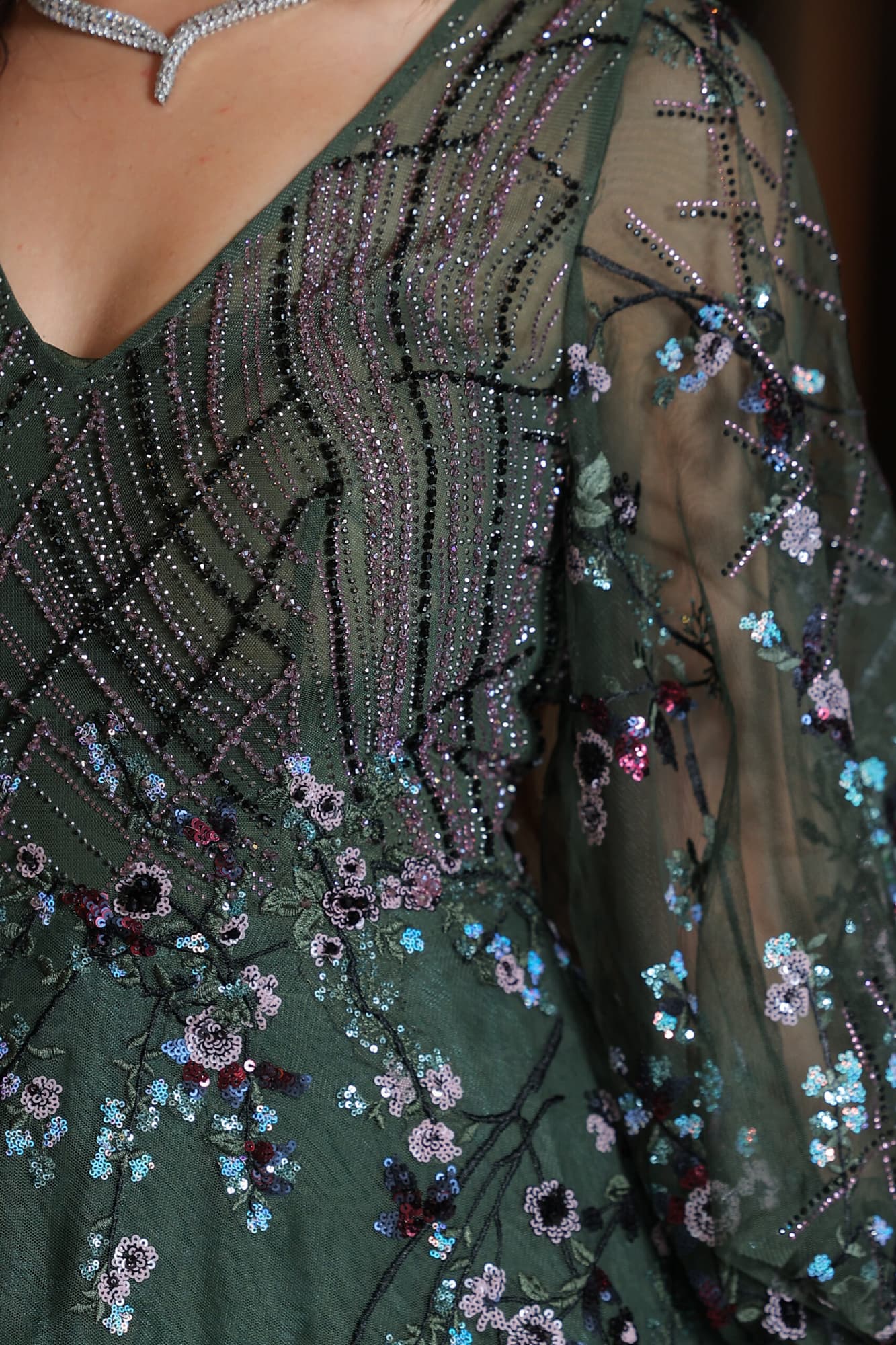 فستان سهرة فخم كلوش بتطريز ورود من الترتر