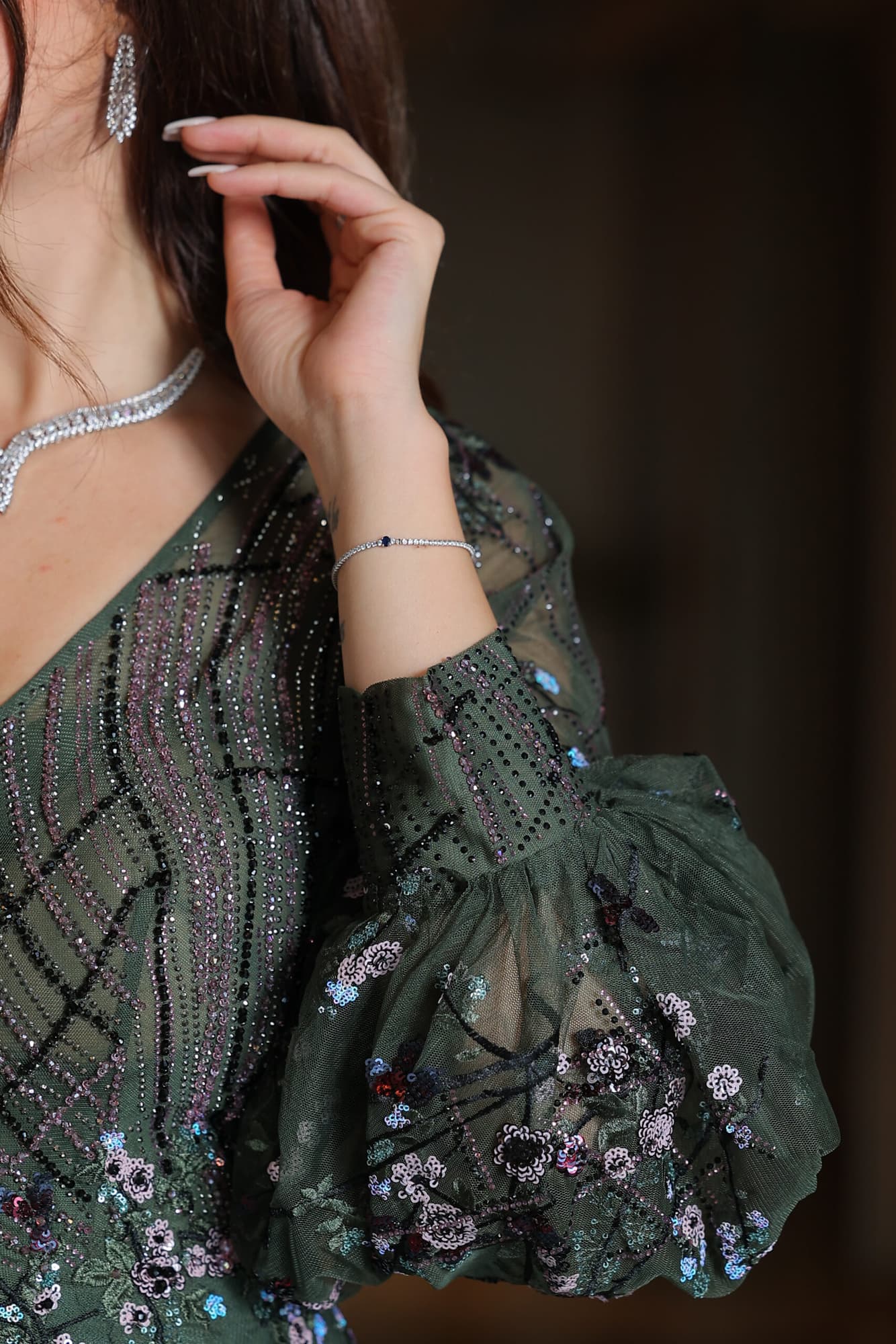 فستان سهرة فخم كلوش بتطريز ورود من الترتر