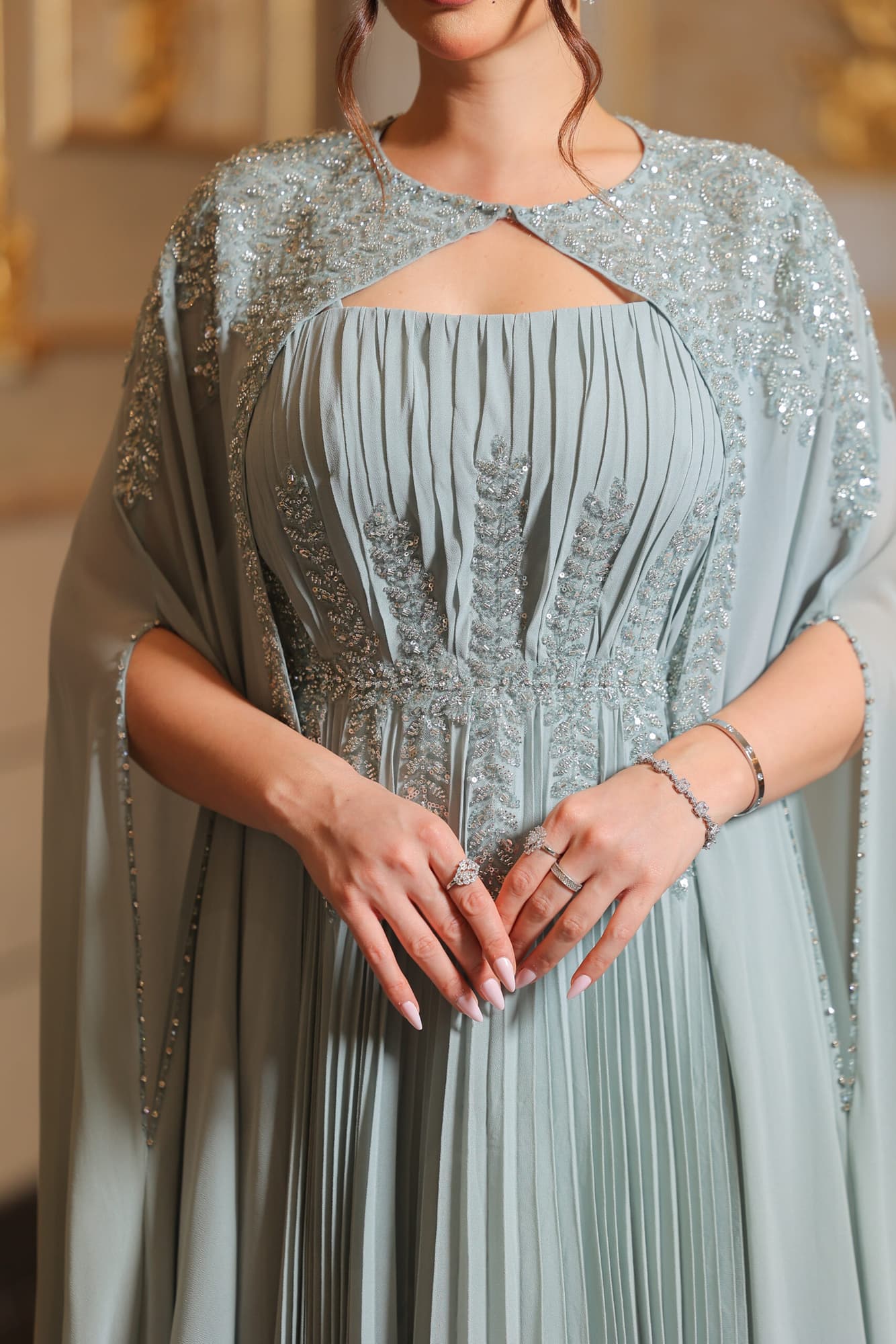 طقم سهرة فستان كسرات ووشاح خارجي تيفاني