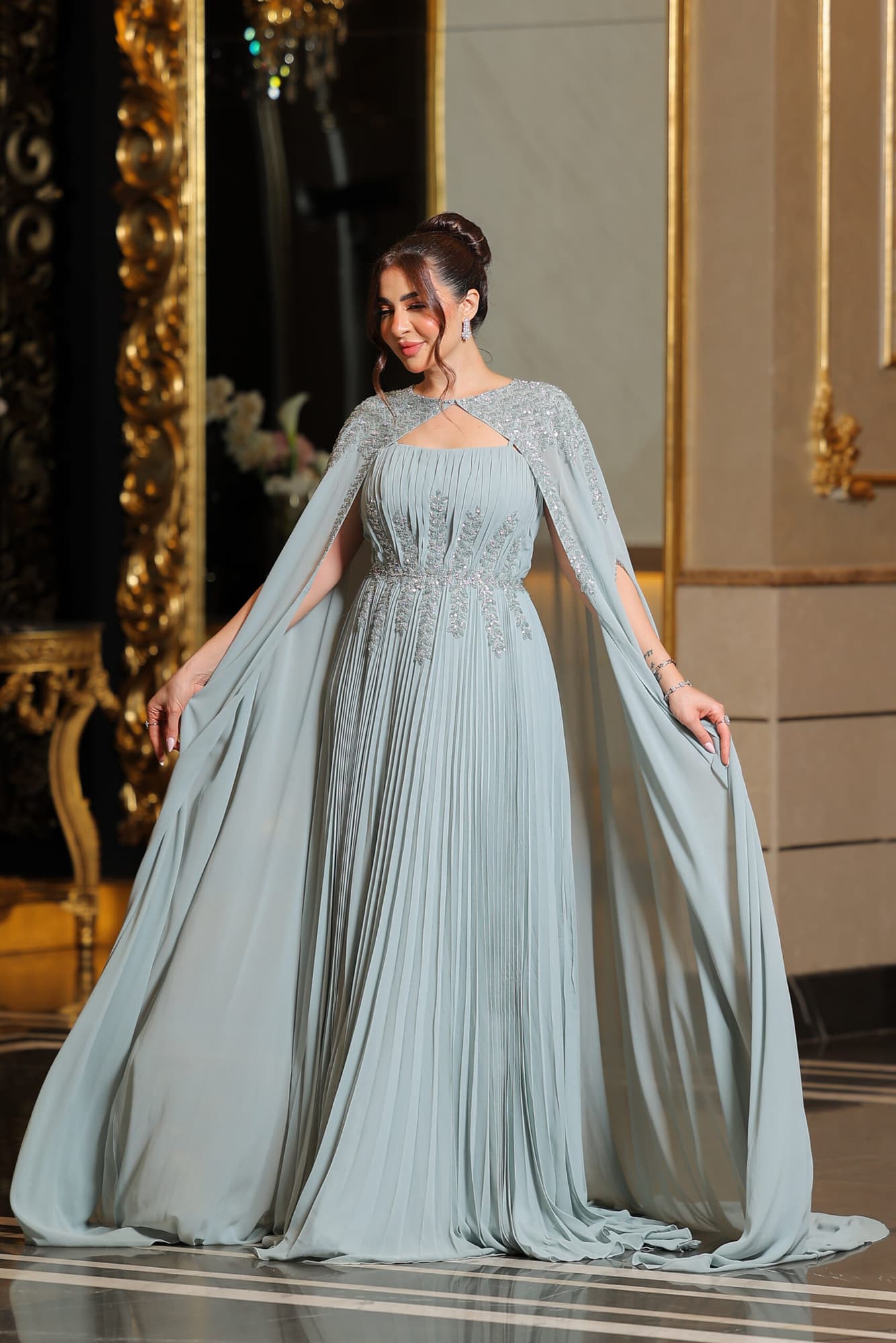 طقم سهرة فستان كسرات ووشاح خارجي