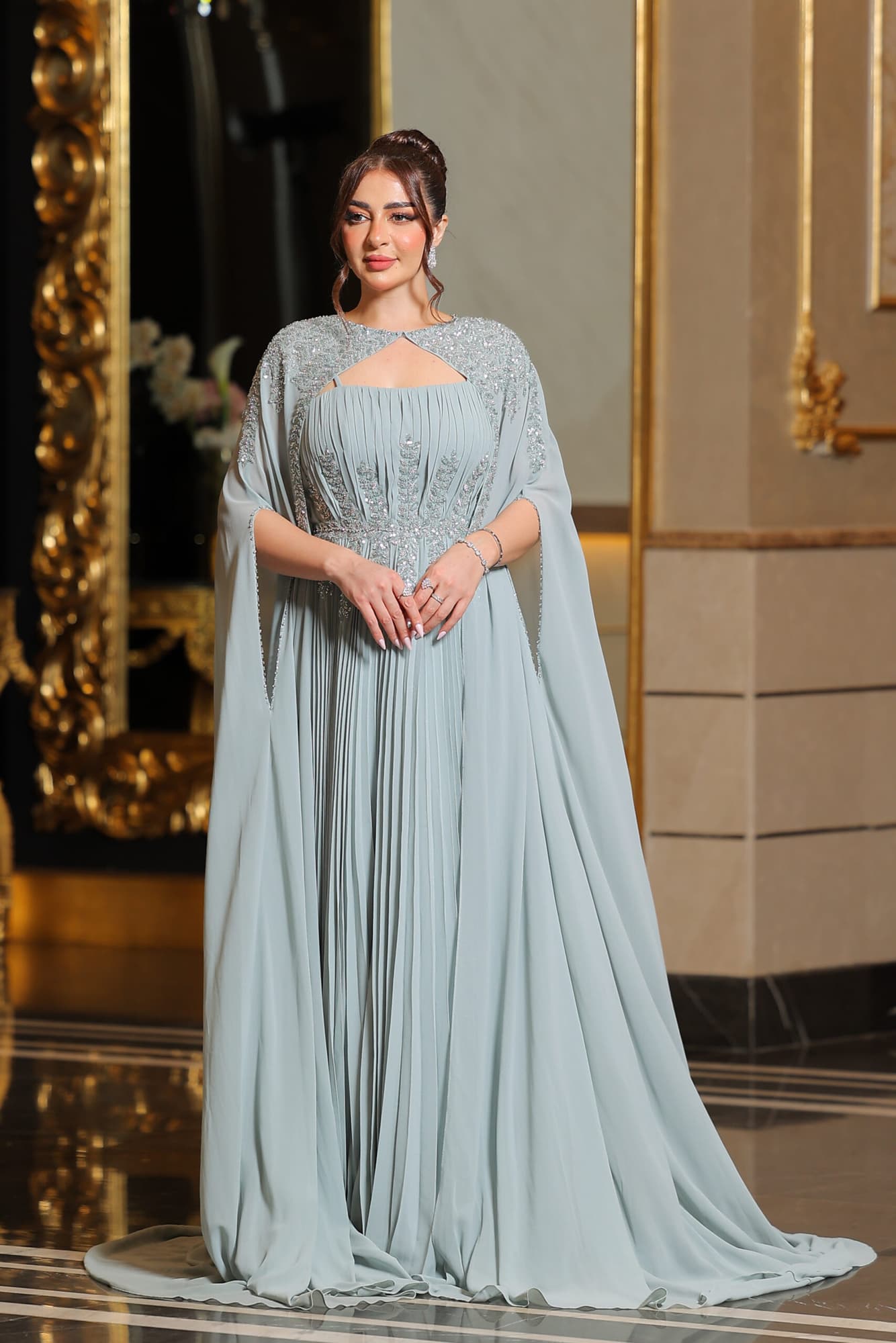 طقم سهرة فستان كسرات ووشاح خارجي