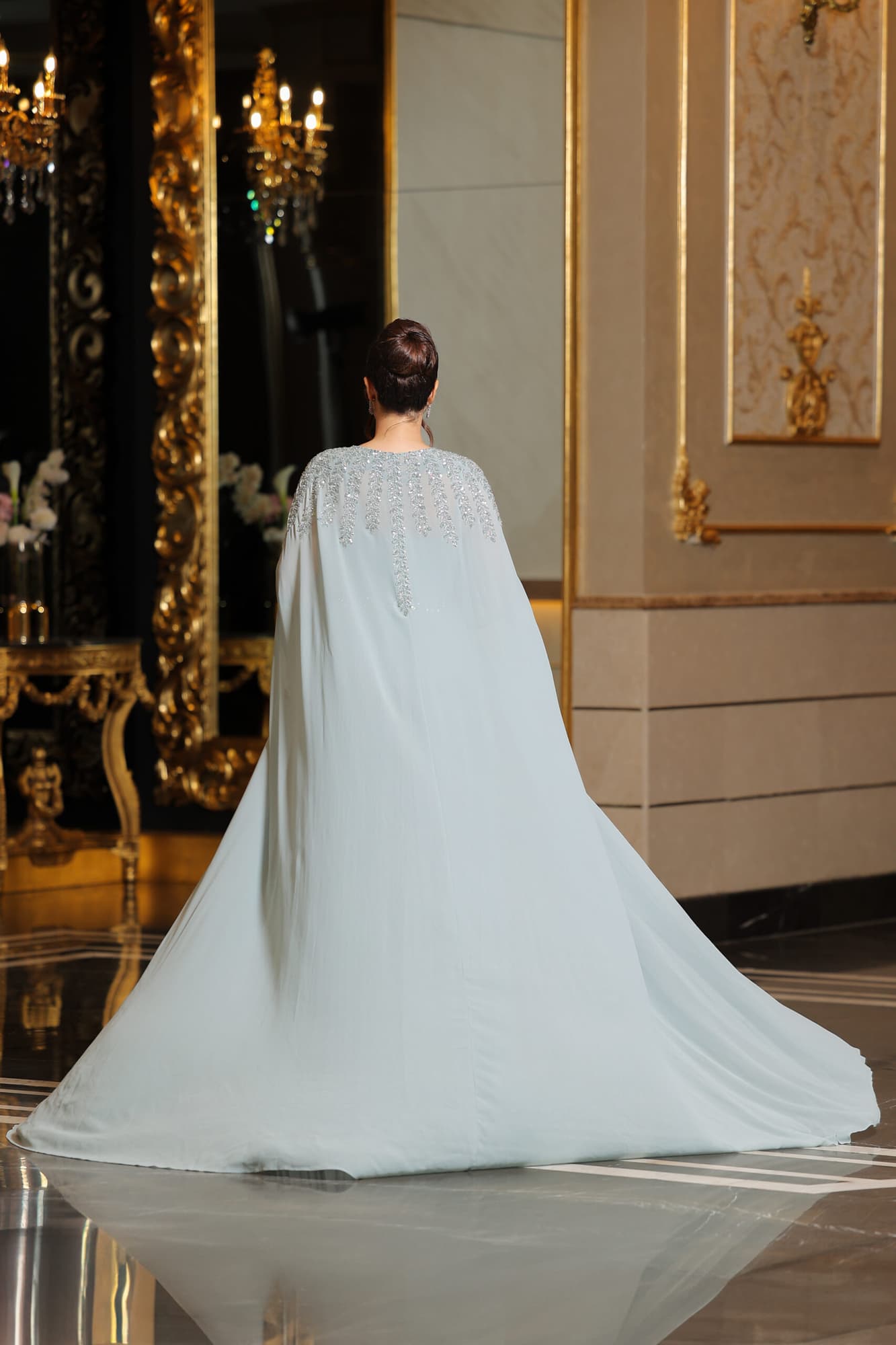 طقم سهرة فستان كسرات ووشاح خارجي